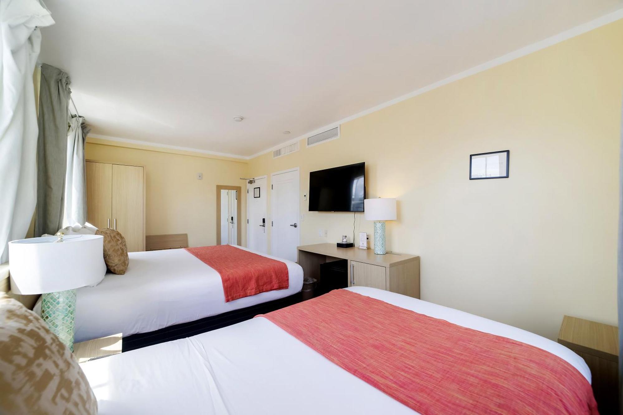 Deluxe Double Full Beds Self Check