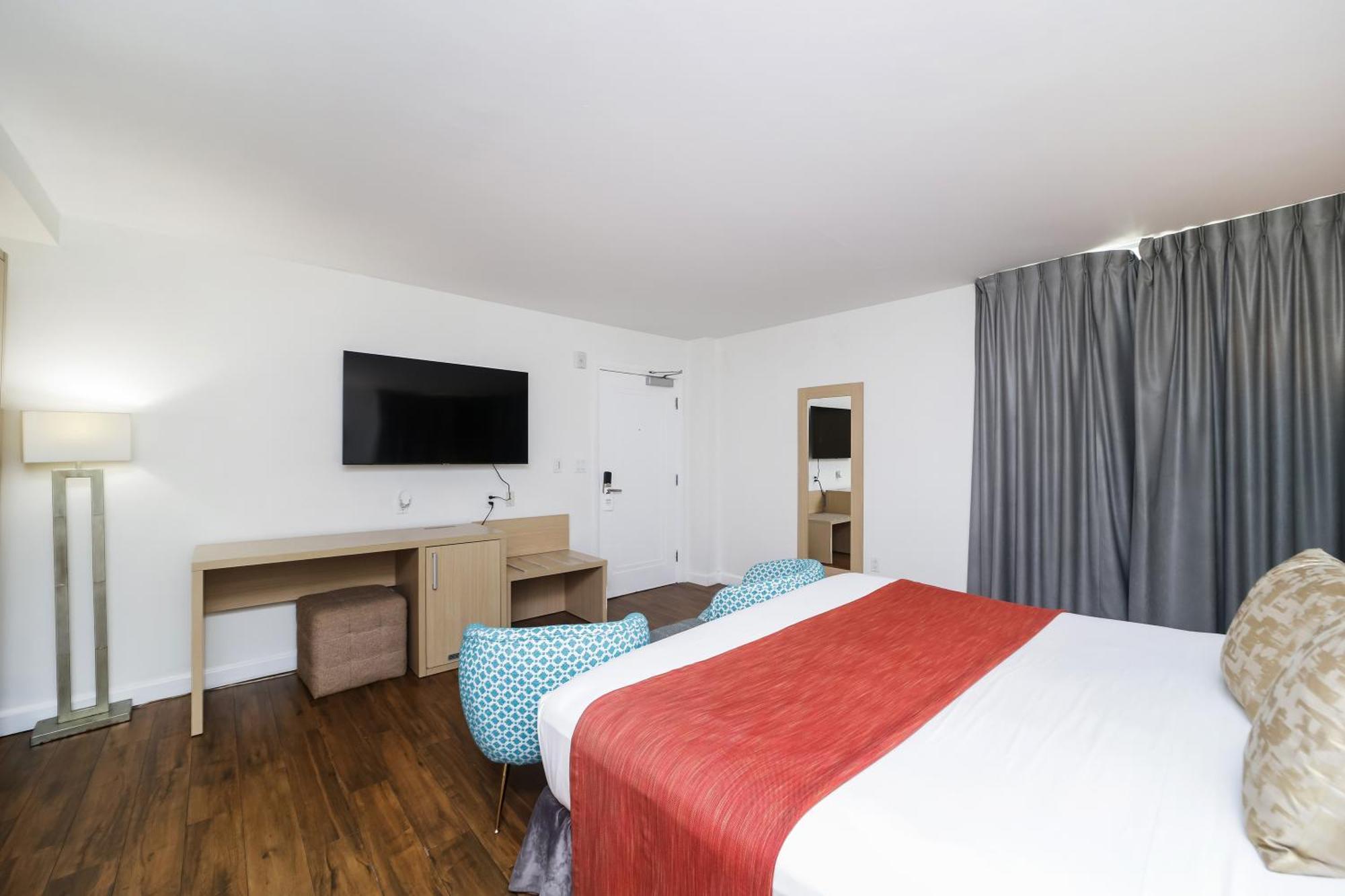 Deluxe King Room Self Check