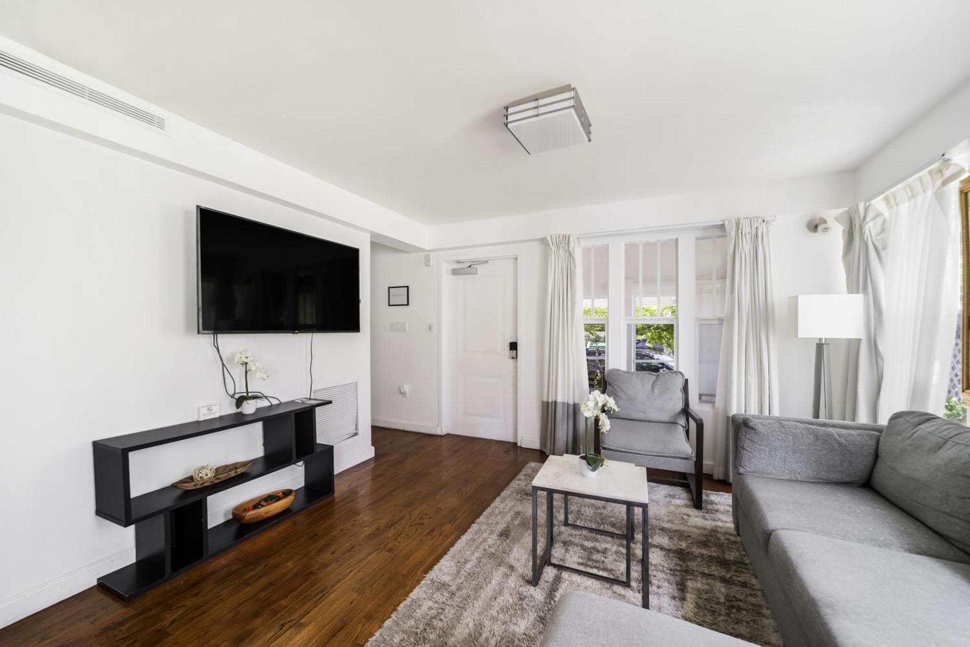 Two-Bedroom Apartment Full Kitchen Self Check
