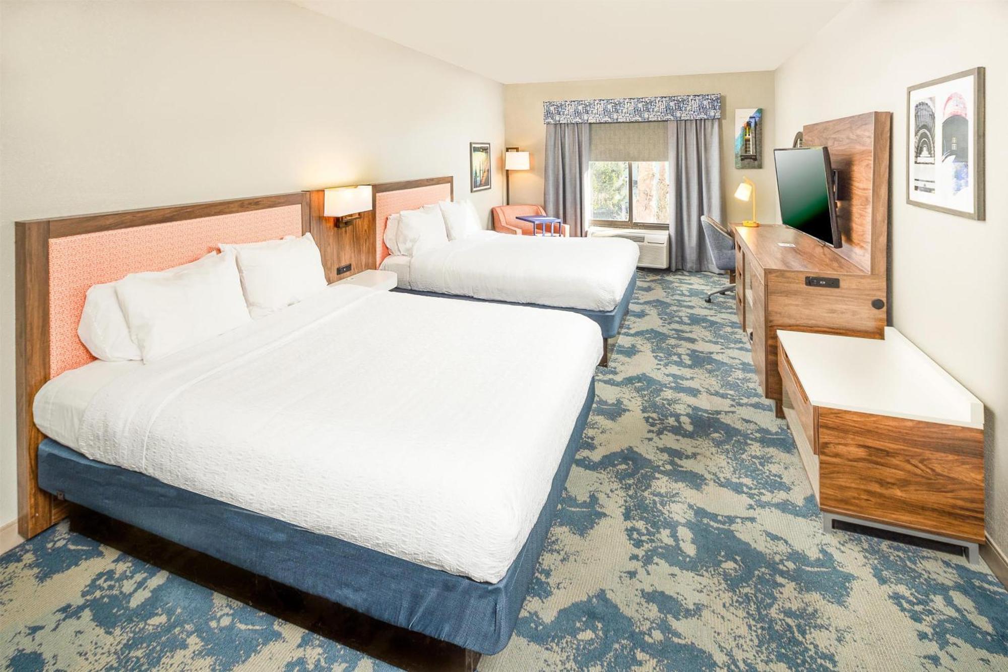 Queen Room Two Queen Beds City View Non-Smoking