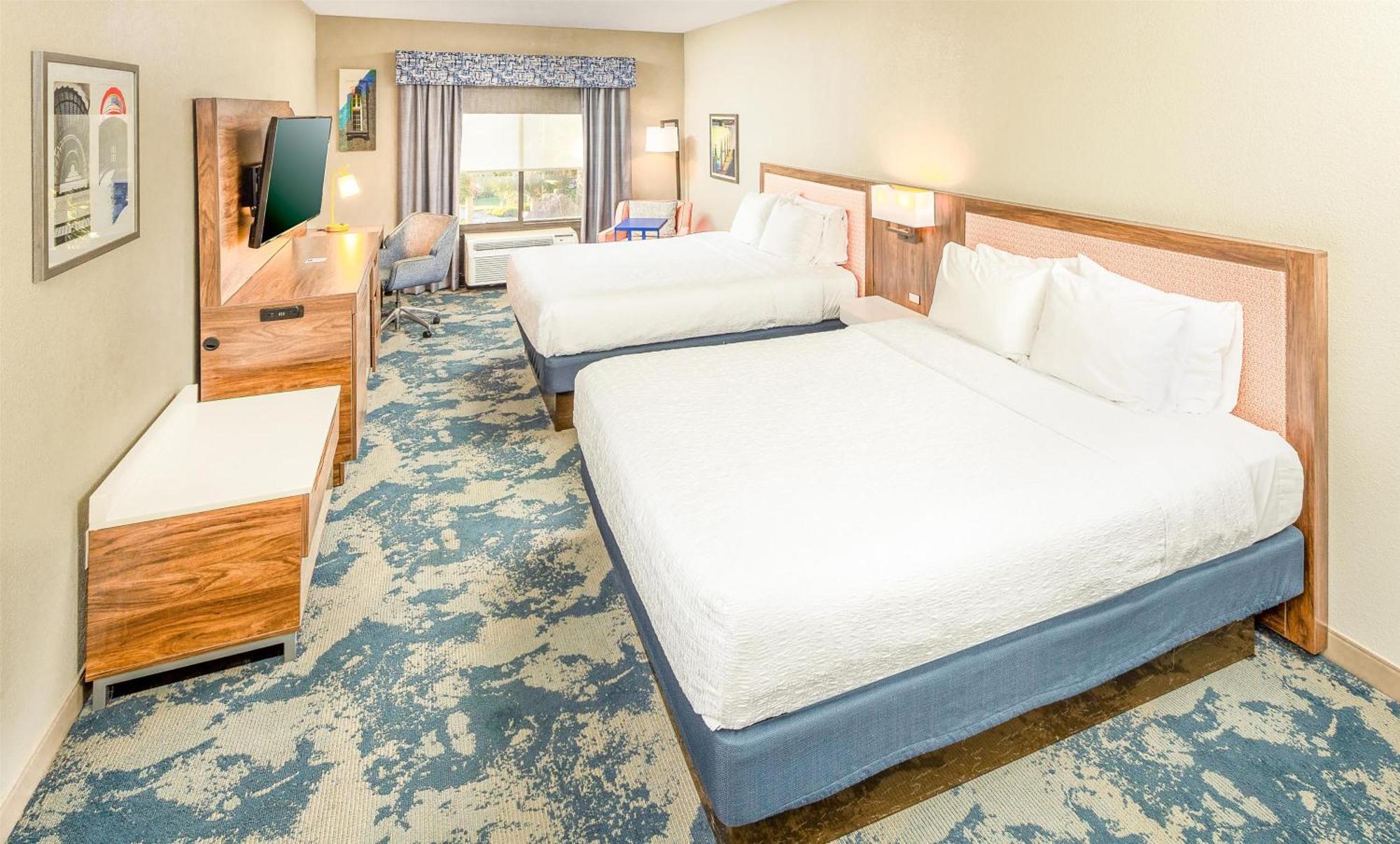Queen Room Two Queen Beds City View Non-Smoking