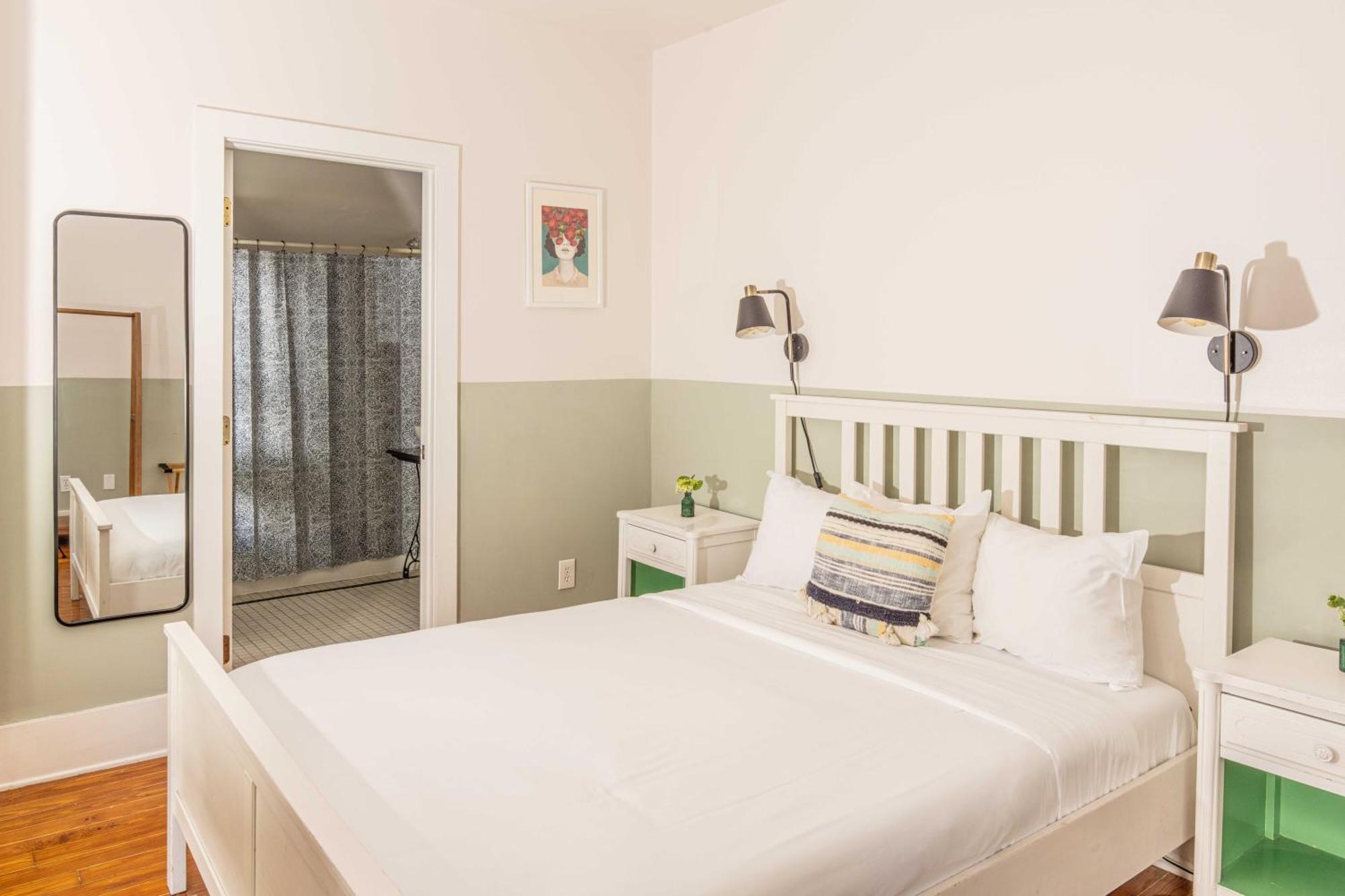 Standard Queen Room
