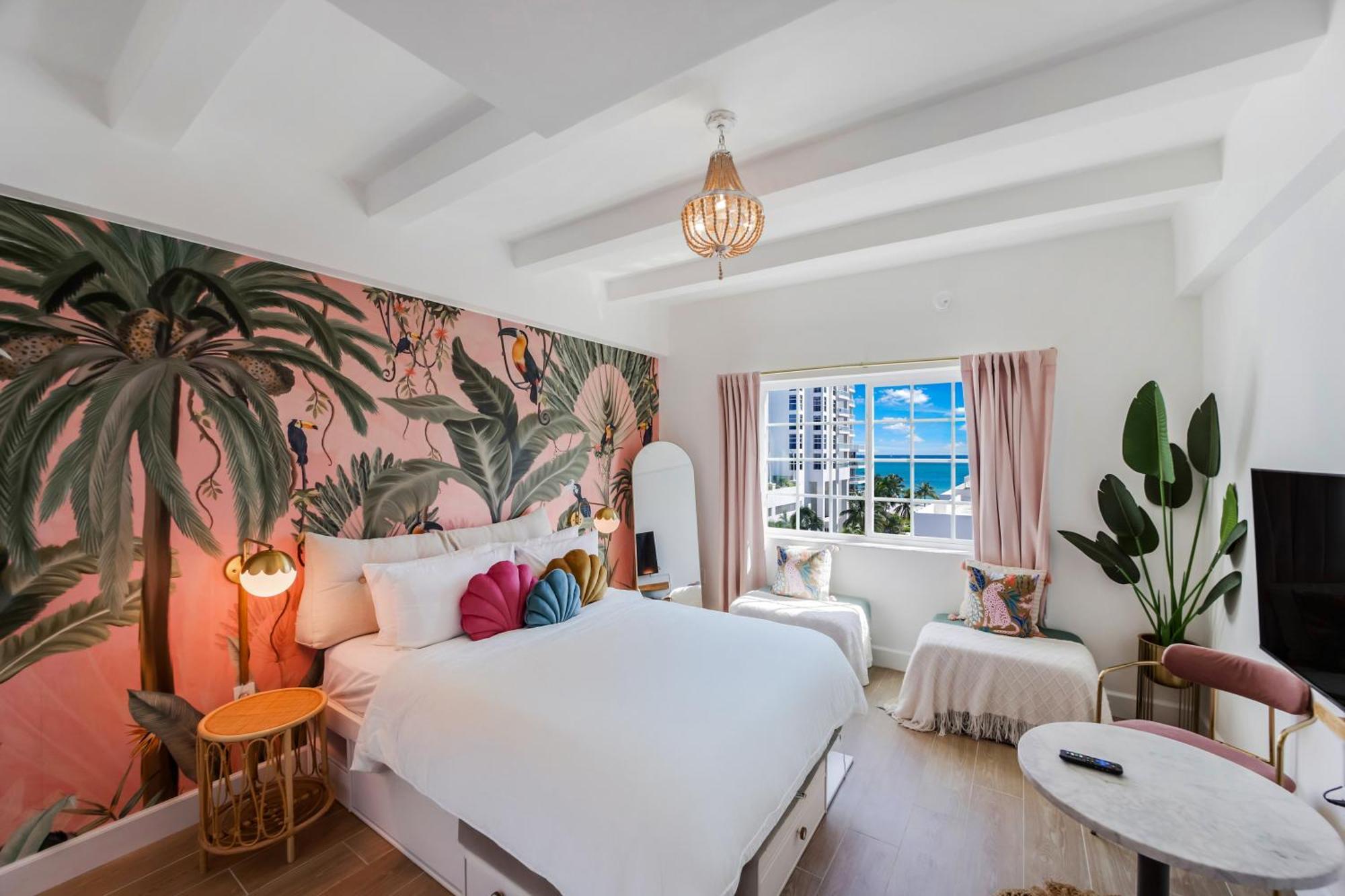 Deluxe Double Room with Side Sea View