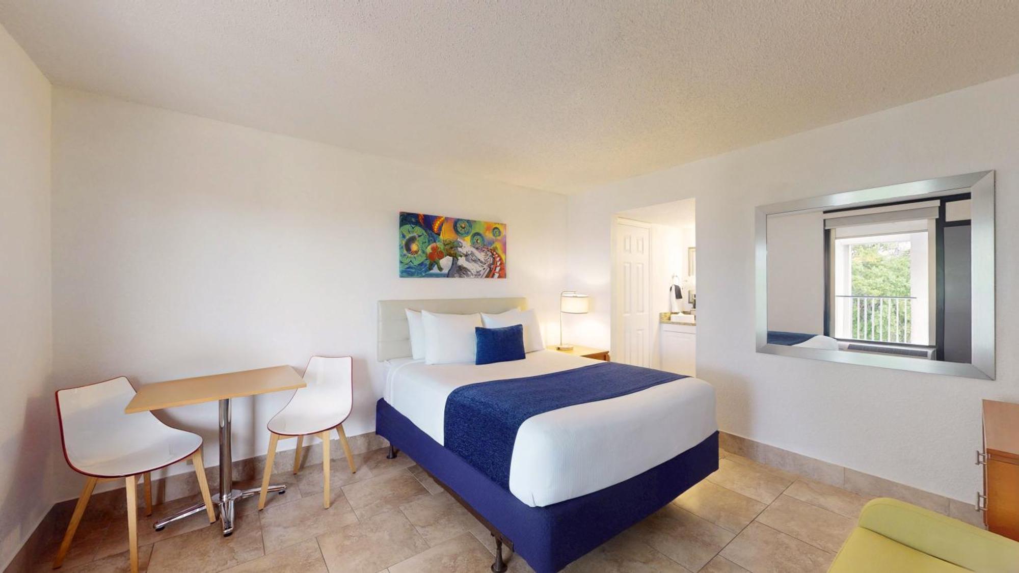 Standard Room 1 Queen Bed