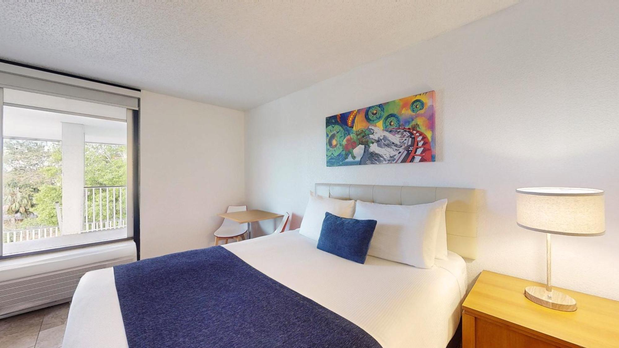 Standard Room 1 Queen Bed