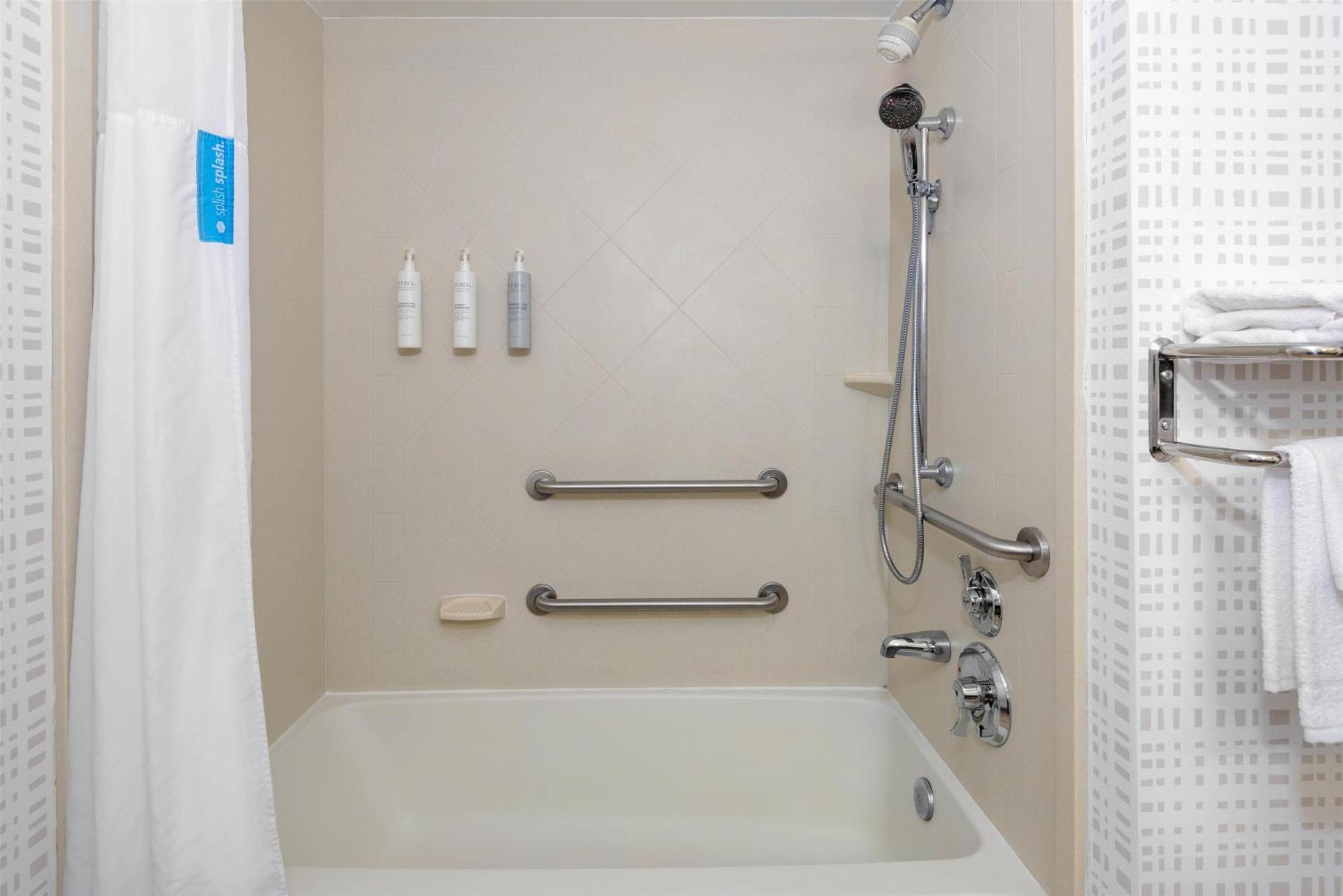 King Room with Accessible Tub - Mobility and Hearing Access/Non-Smoking,1679597352:JPEG
