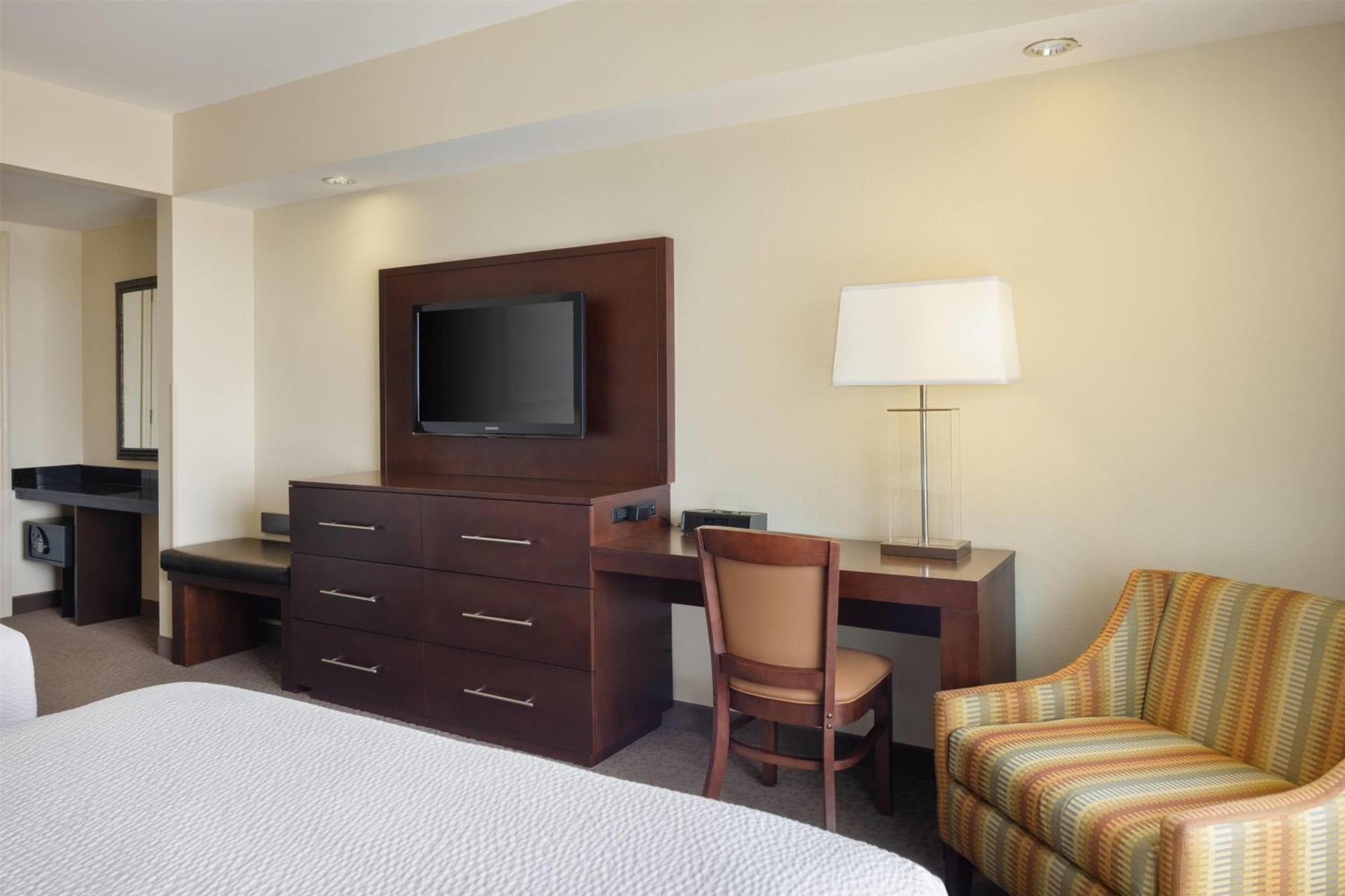 One Bedroom Suite Two Queen Beds City View-Club Level Access NO RESORT FEE