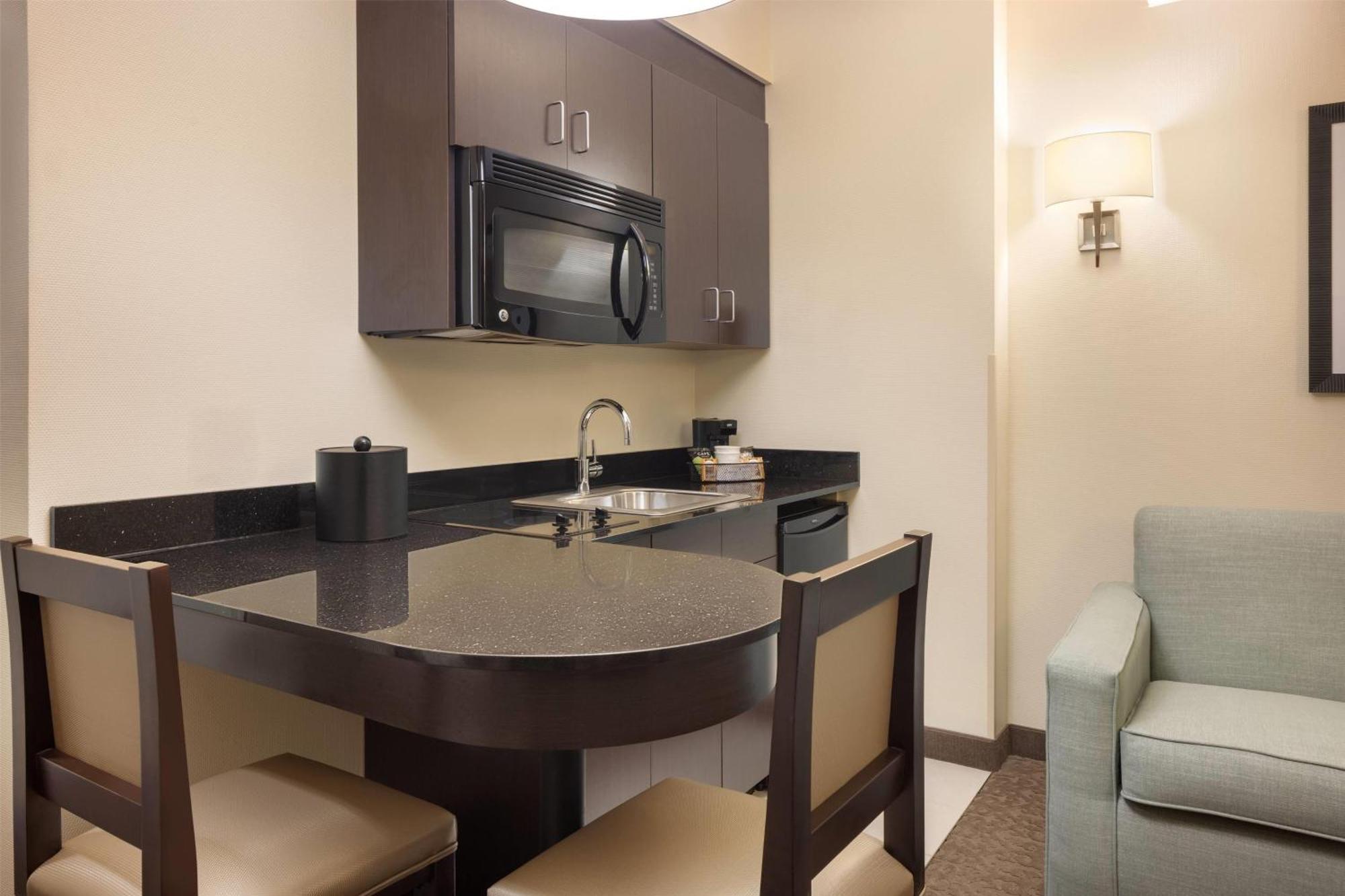 Luxury One Bedroom Suites 2 Queen Beds Lake View NO RESORT FEE