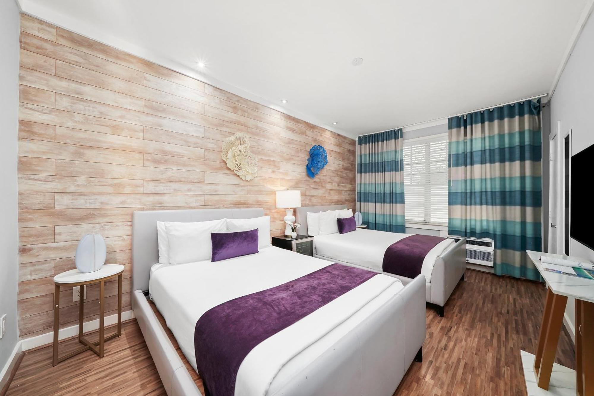 Standard Double Queen Room