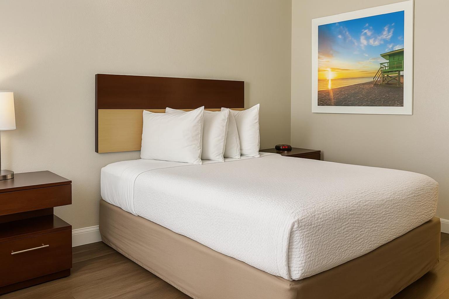 Queen Room with Roll-In Shower - Mobility Access/Non-Smoking,1687466742:JPEG