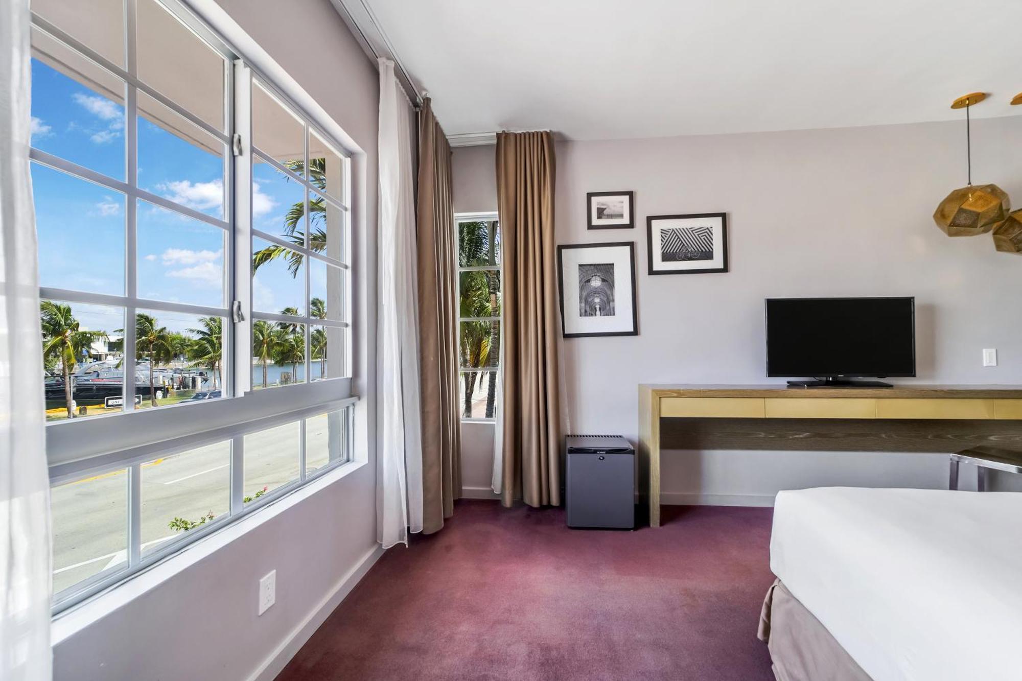 Deluxe King Room (Self Check-in)