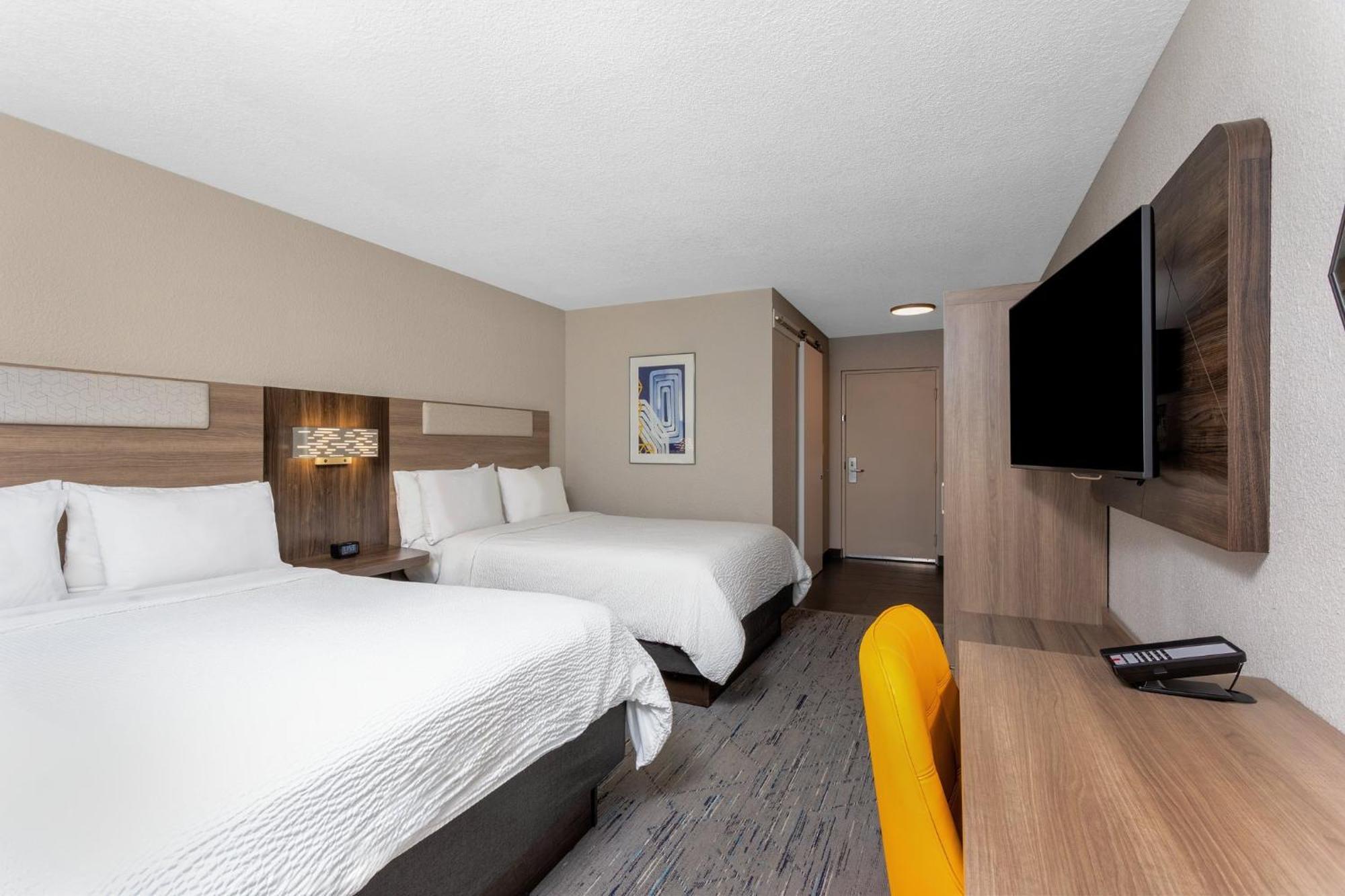 Standard Queen Room Two Queen Beds
