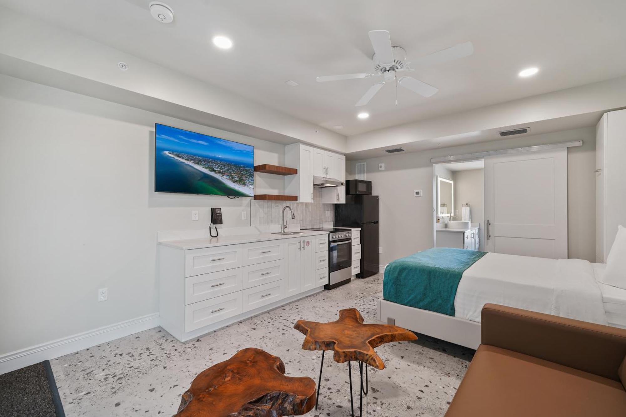 Standard Queen Room