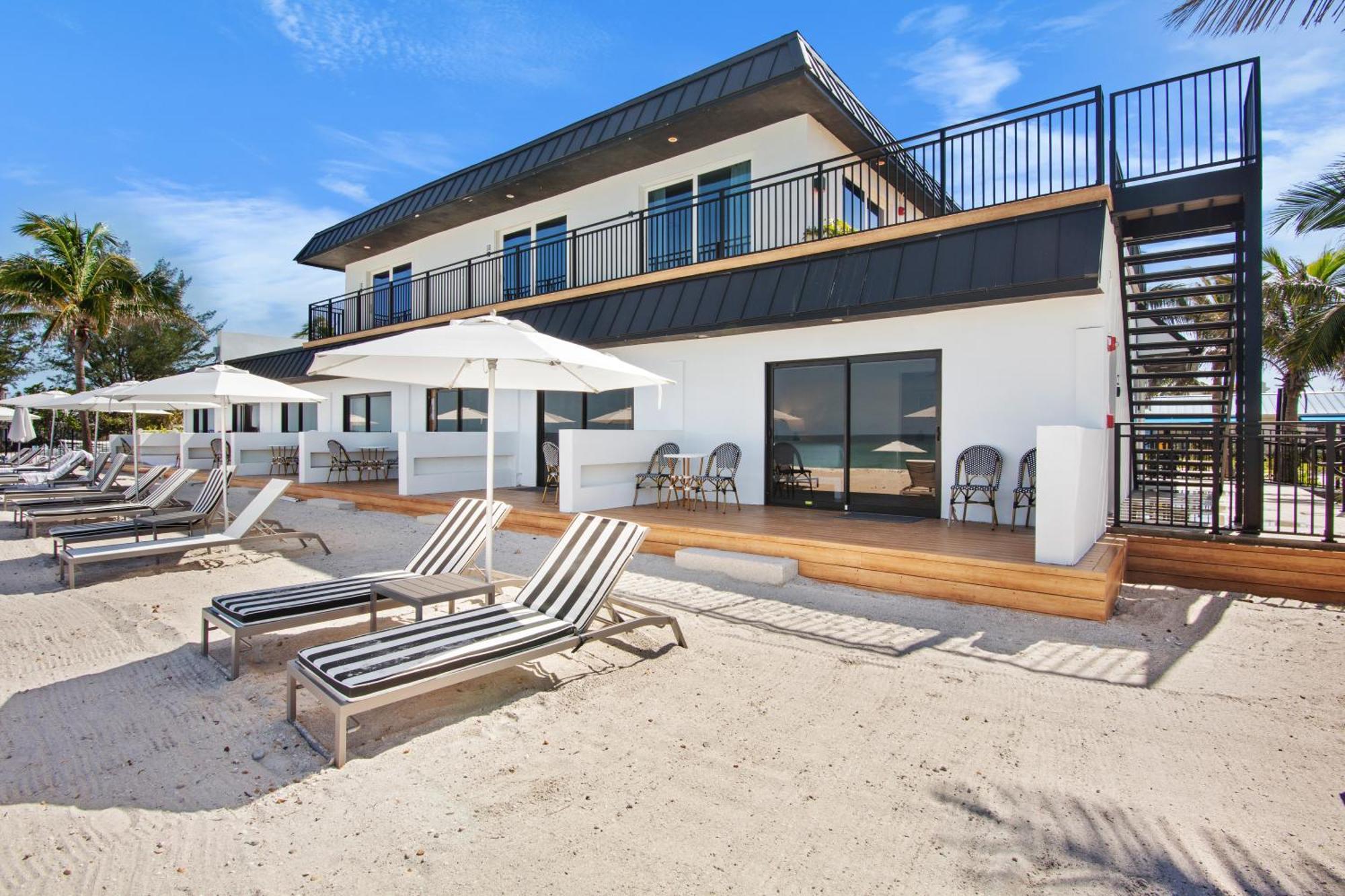 Beachfront Luxury King Room