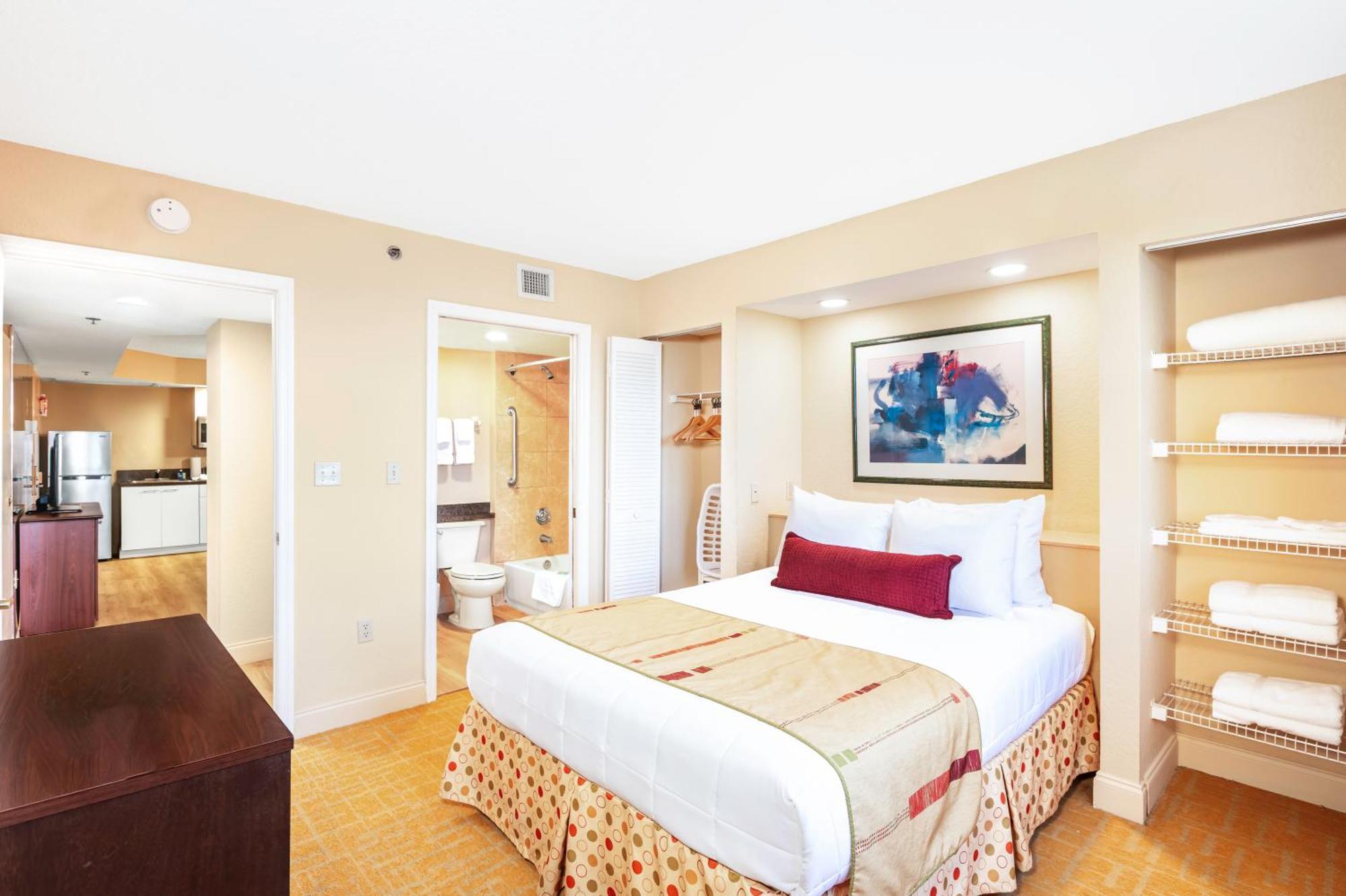 Superior One-Bedroom Queen Suite