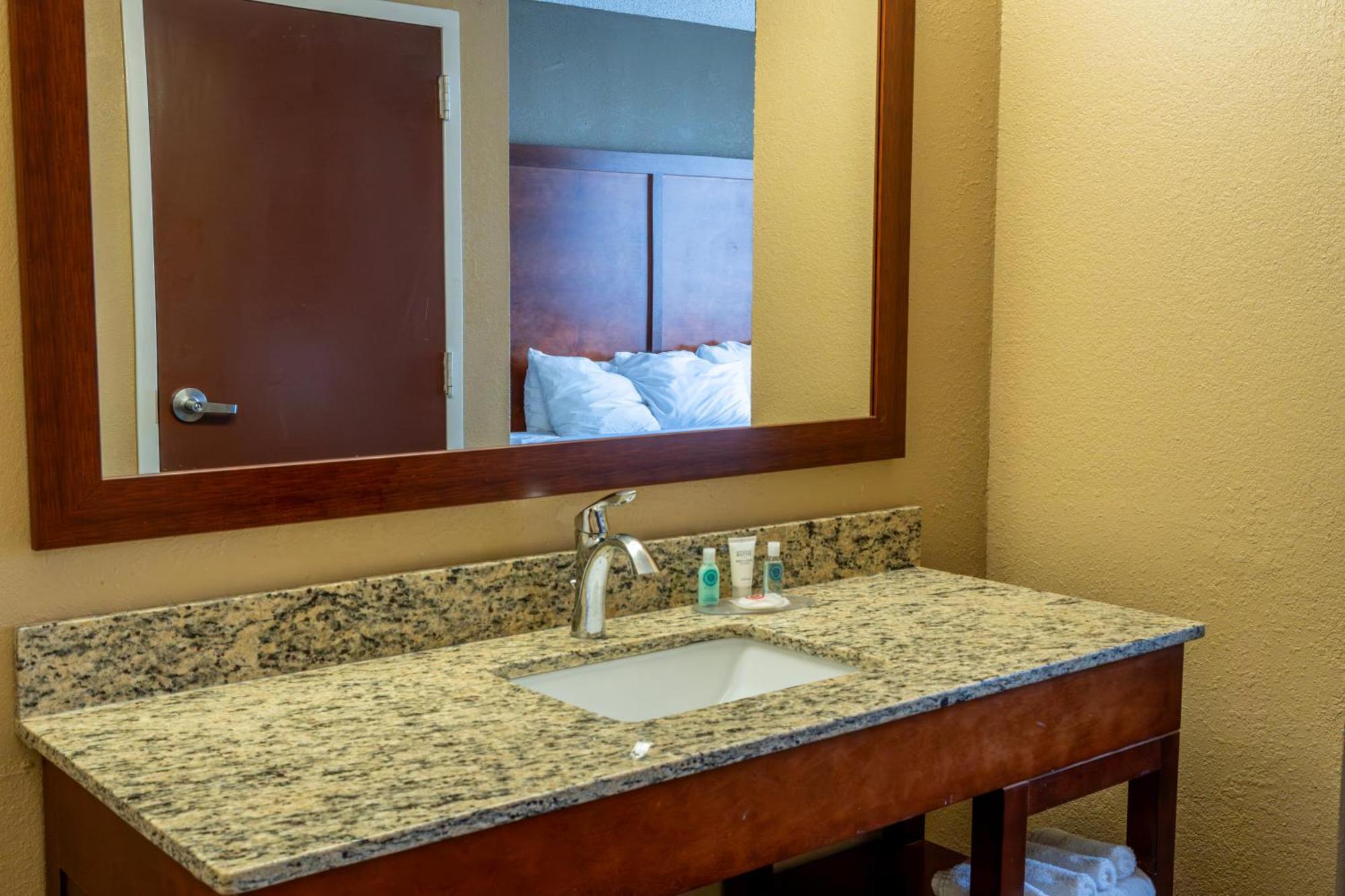 King Suite One Kind Bed Non-Smoking
