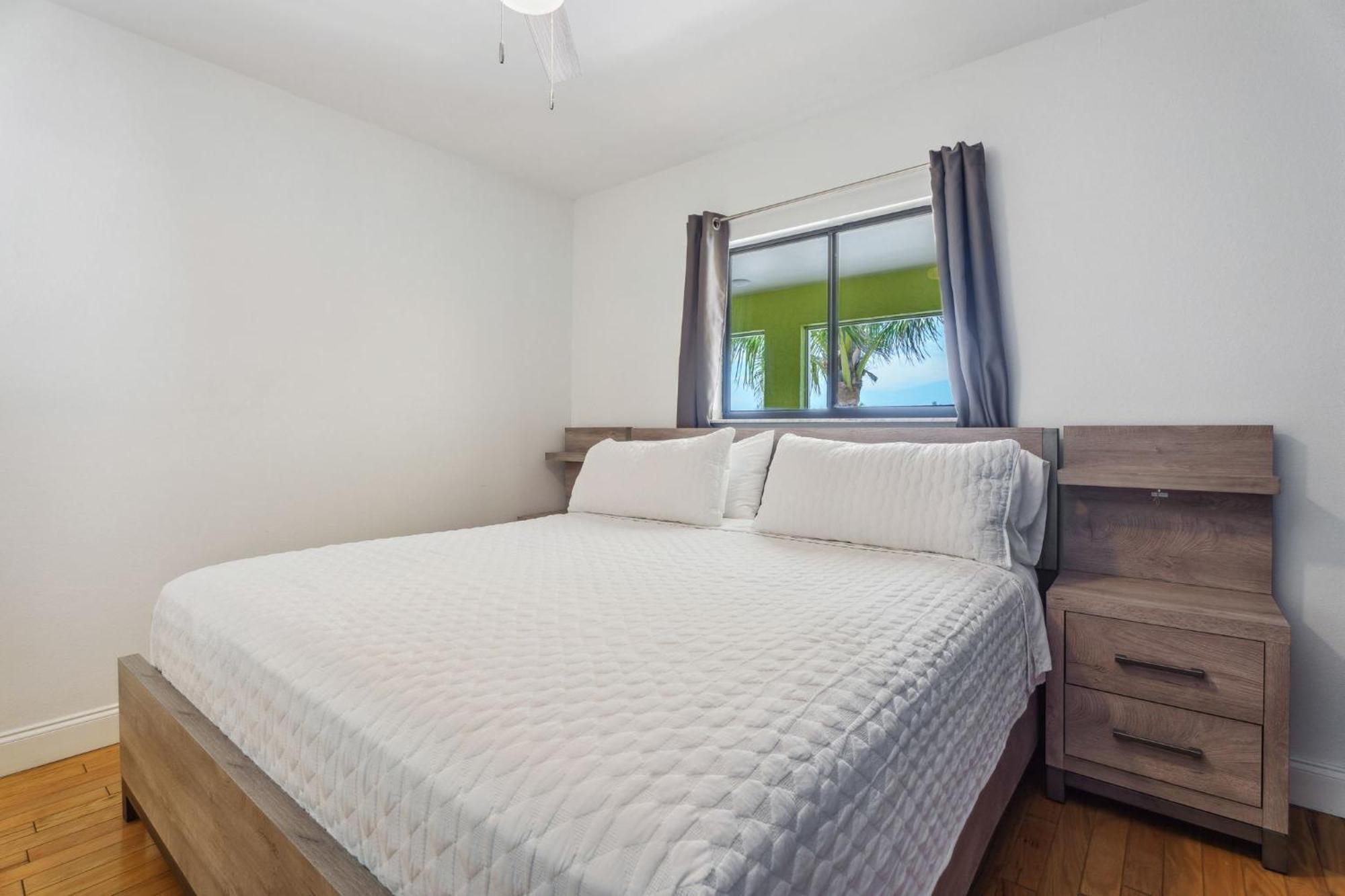 Deluxe King Suite,1698576351:JPEG