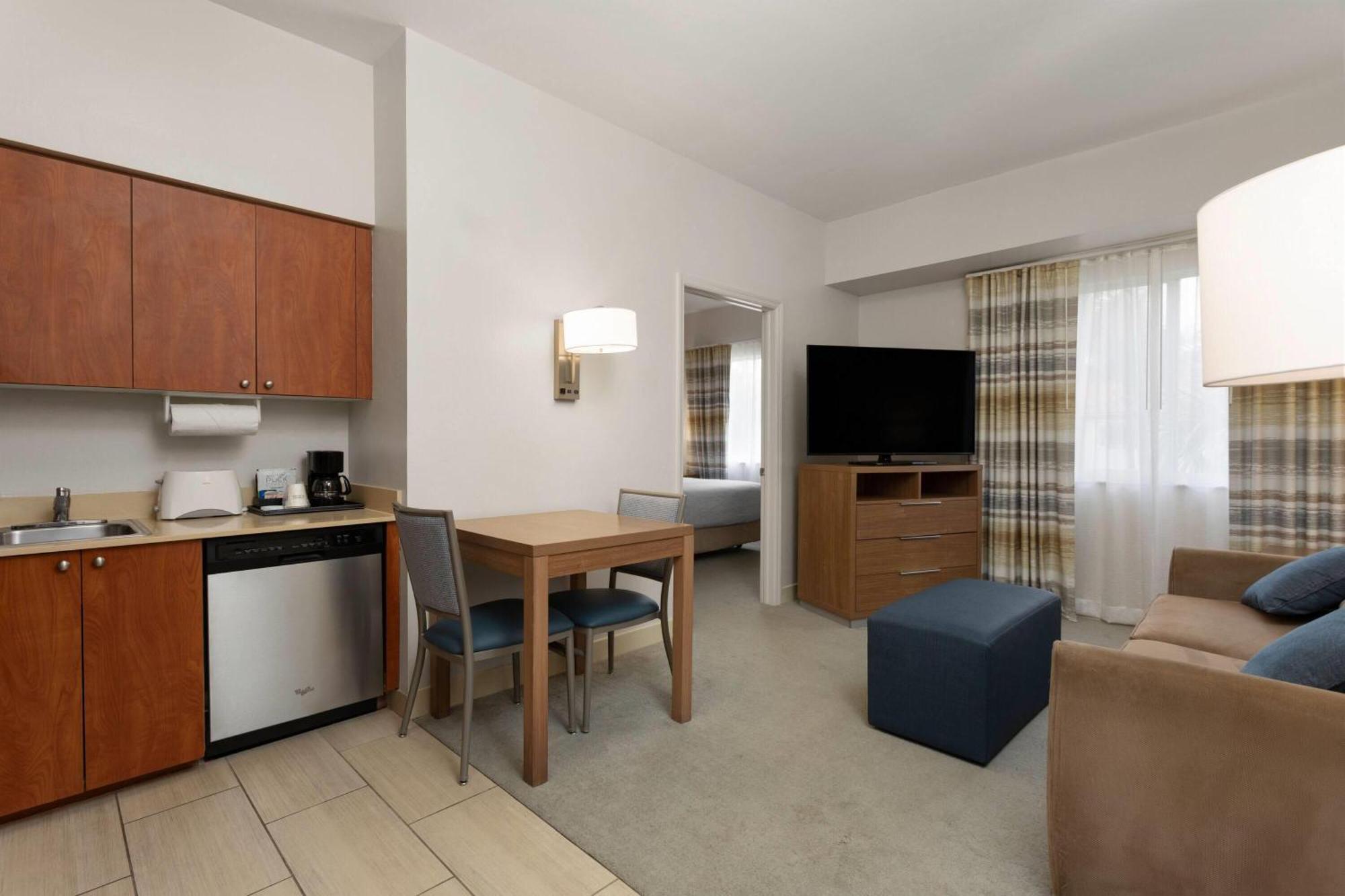 King Room One King Bed Bathtub Grab Bars Pool View Accessible Non-Smoking