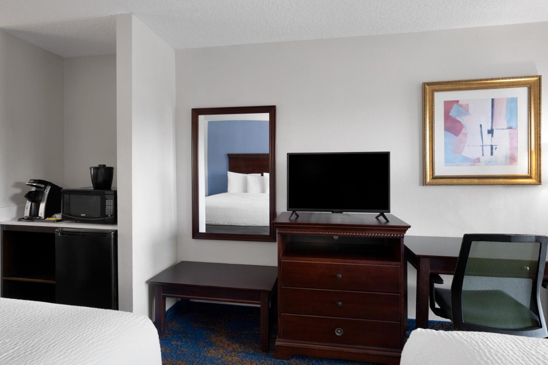 Deluxe Queen Room Two Queen Beds Non-Smoking