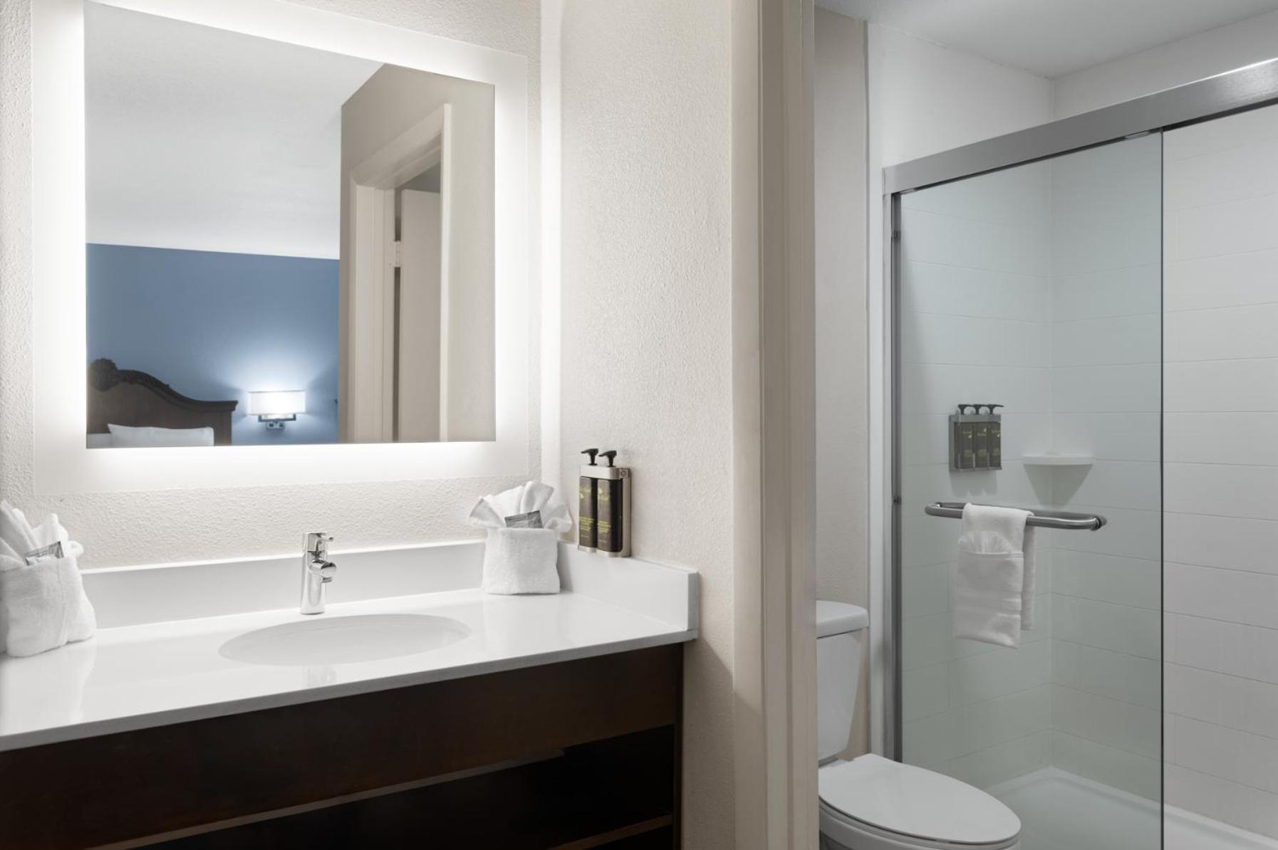 Two Queen Beds Kitchenette Suite Non-Smoking