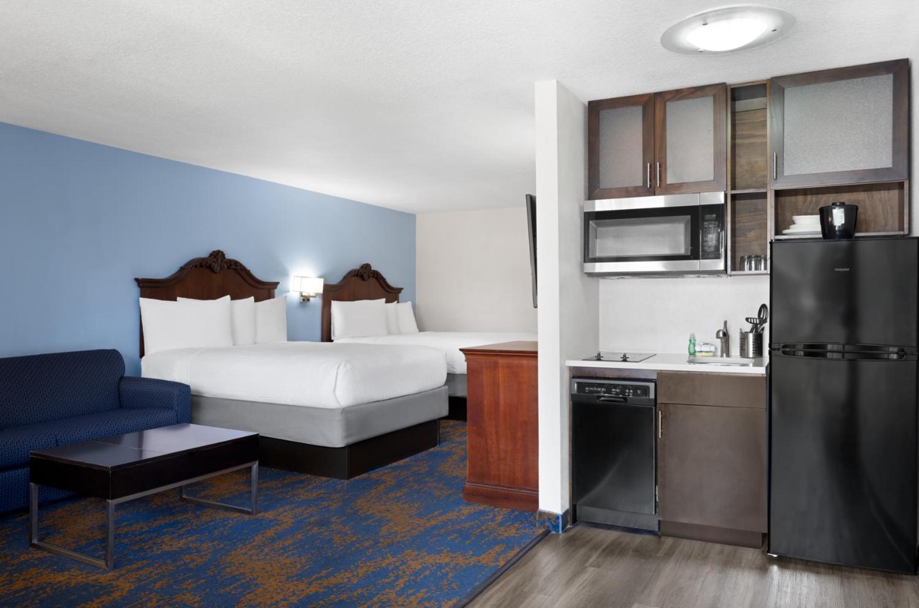 Two Queen Beds Kitchenette Suite Non-Smoking