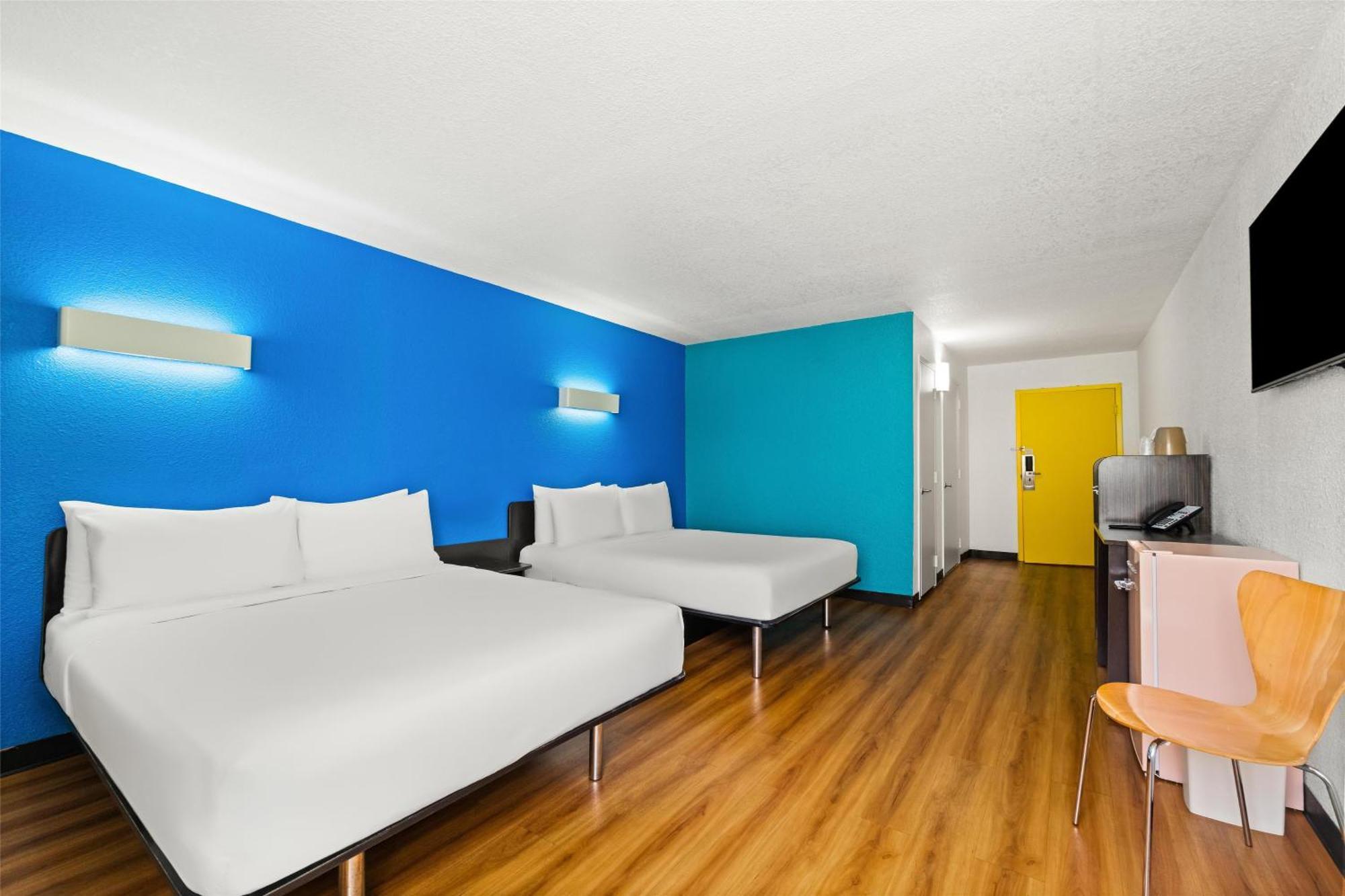 Queen Room Two Queen Beds Disability Access Roll Shower