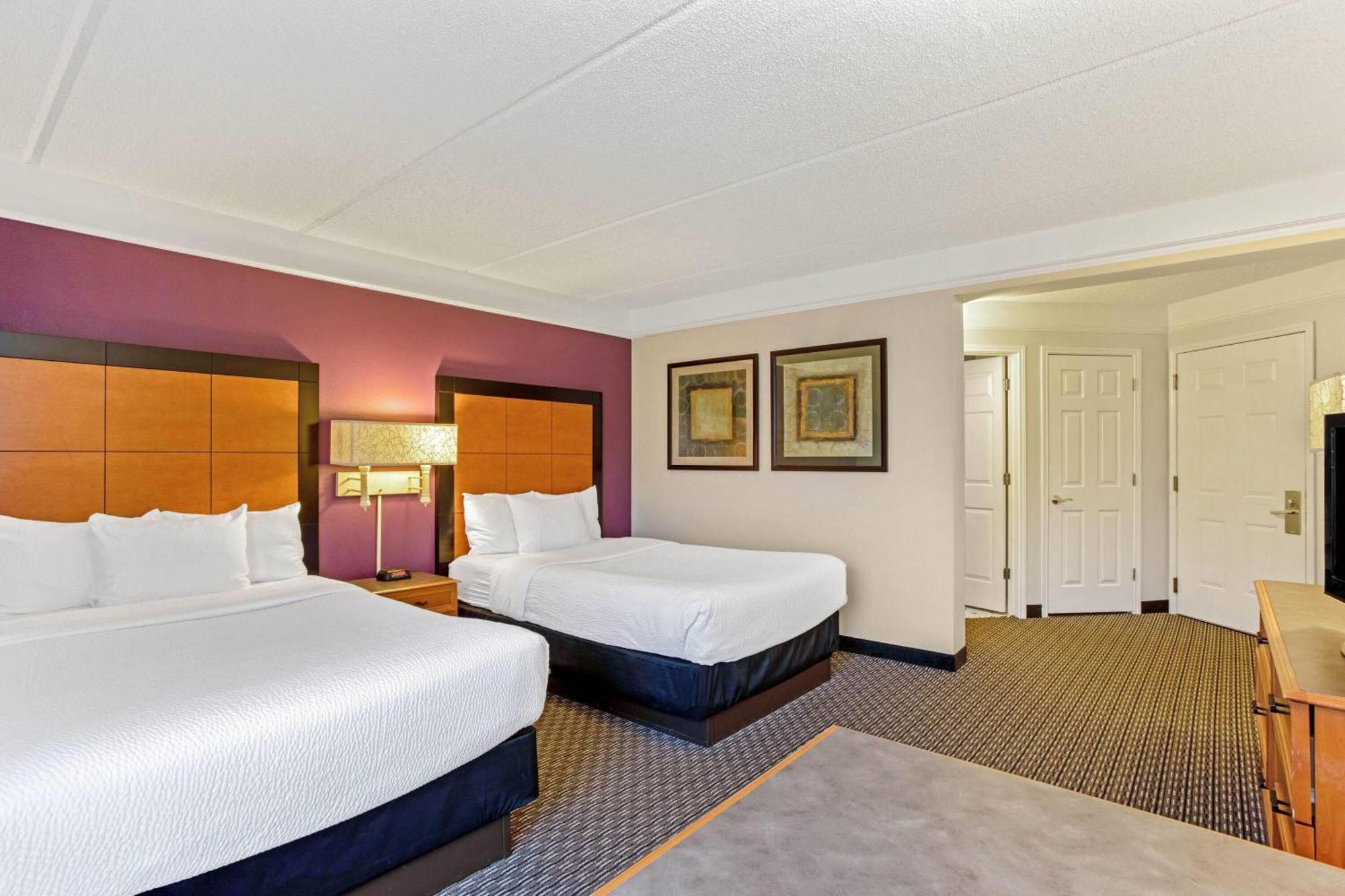 Double Room Two Double Beds Pool View Non-Smoking