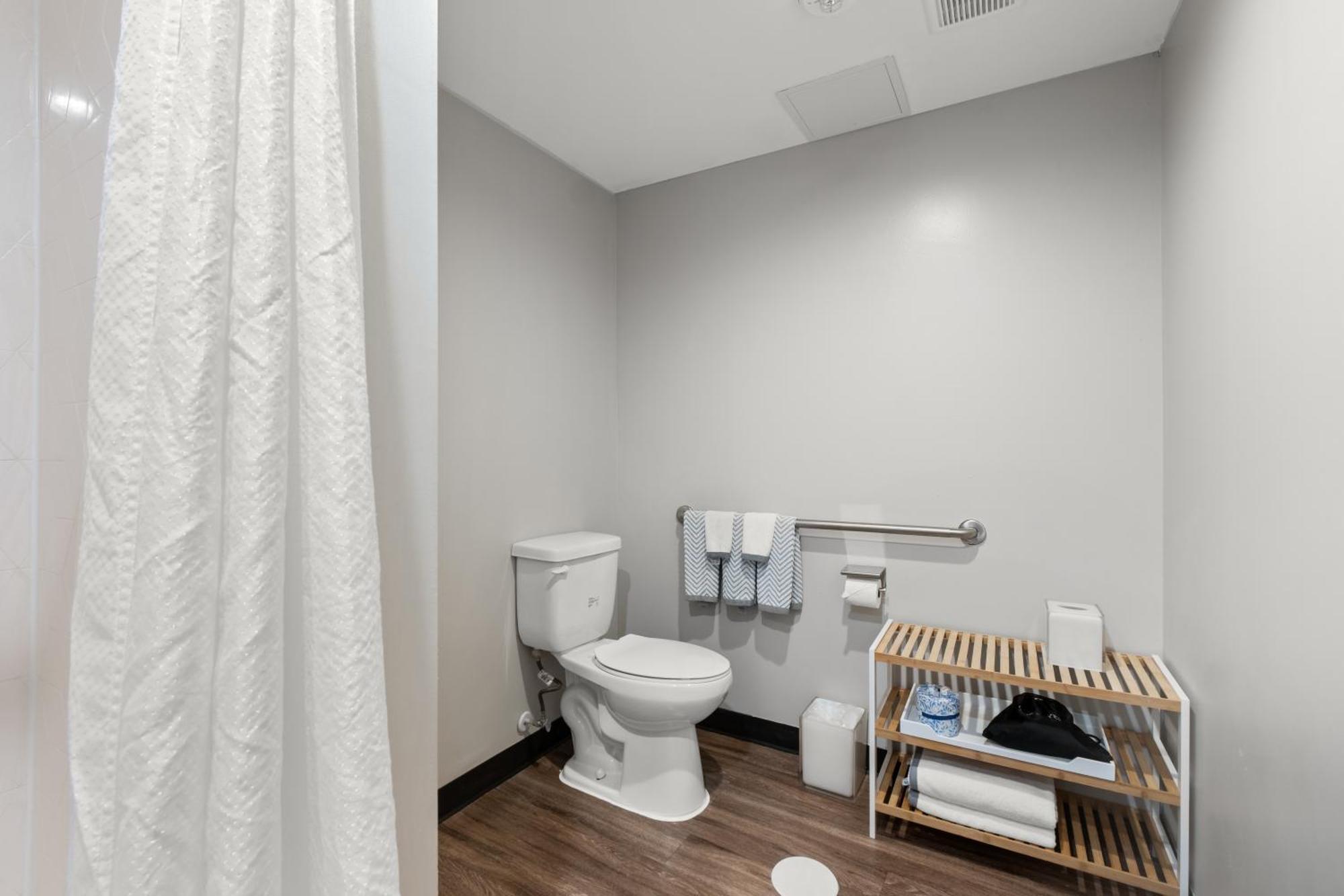 King Room - Disability Access/Non Smoking