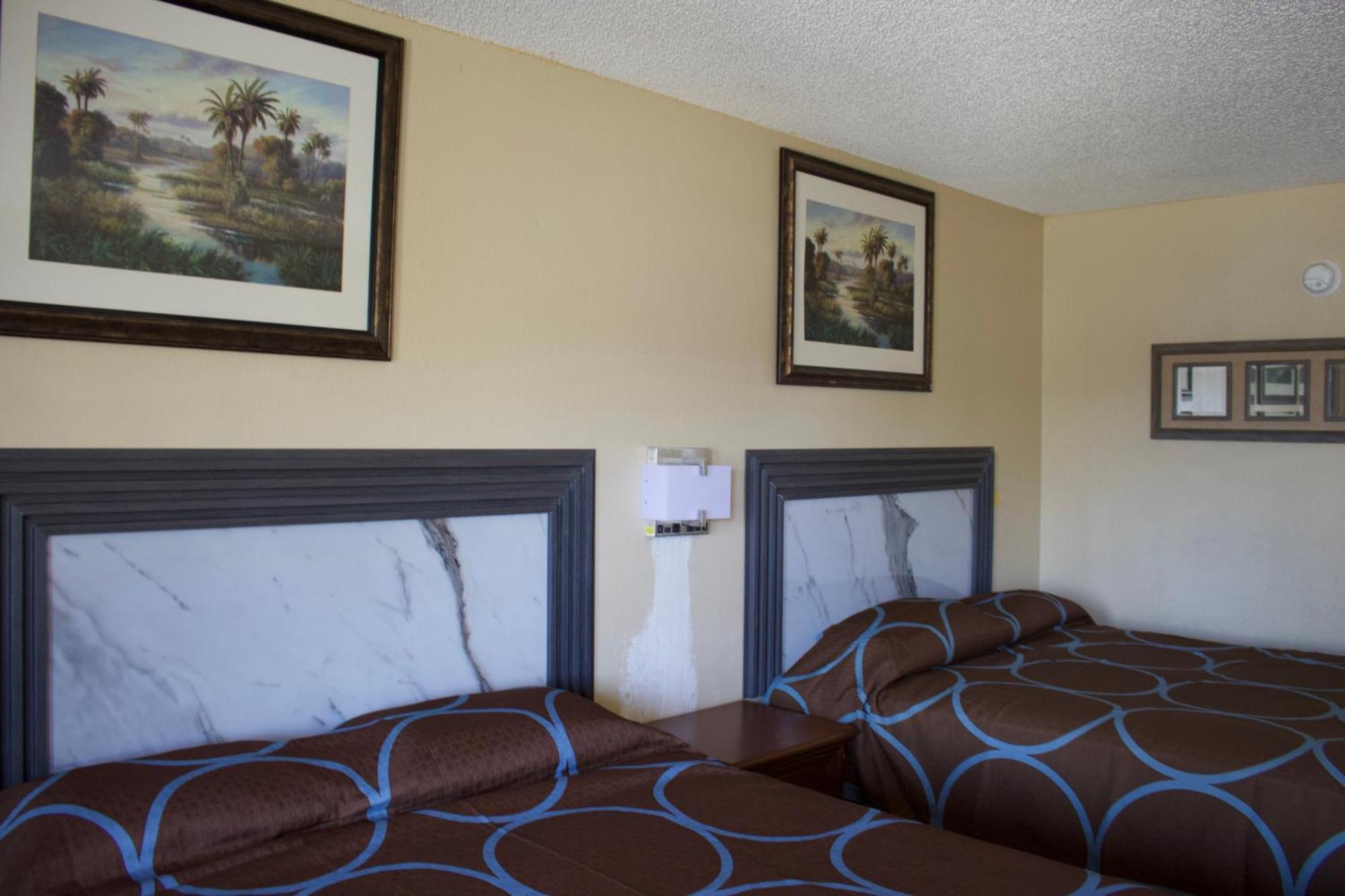 Double Queen Room Non-smoking