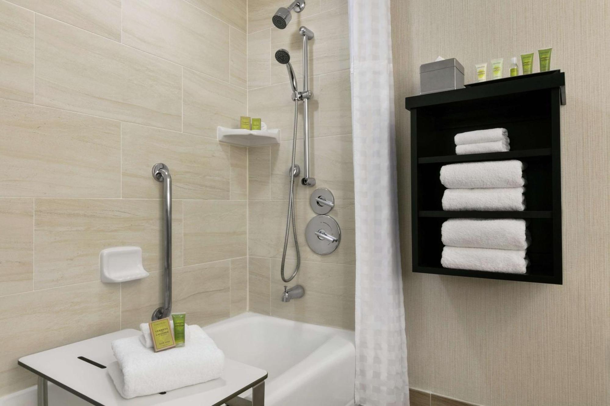 King Room Tub Mobility Hearing Access