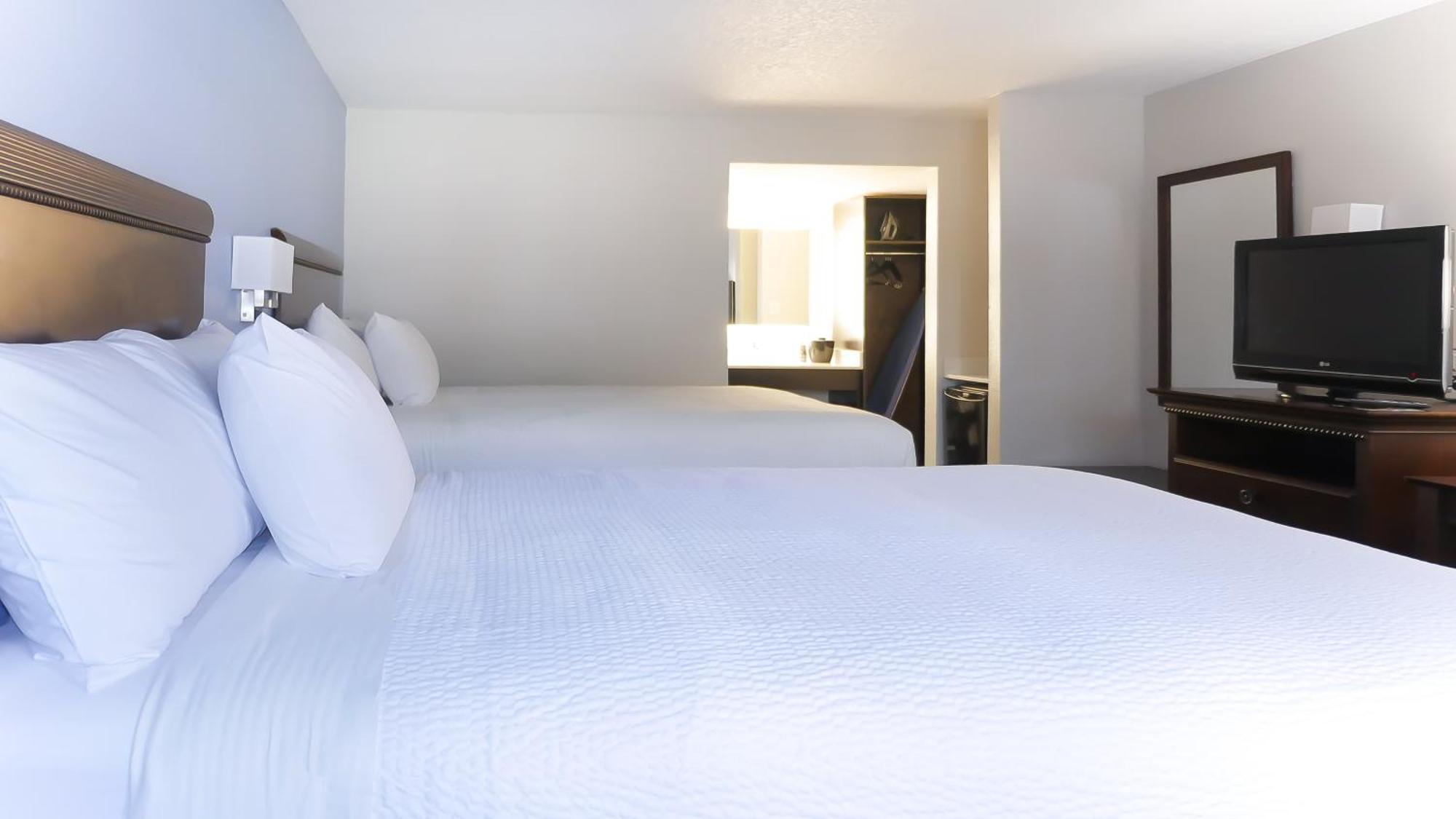 Deluxe Queen Room Two Queen Beds Non-Smoking