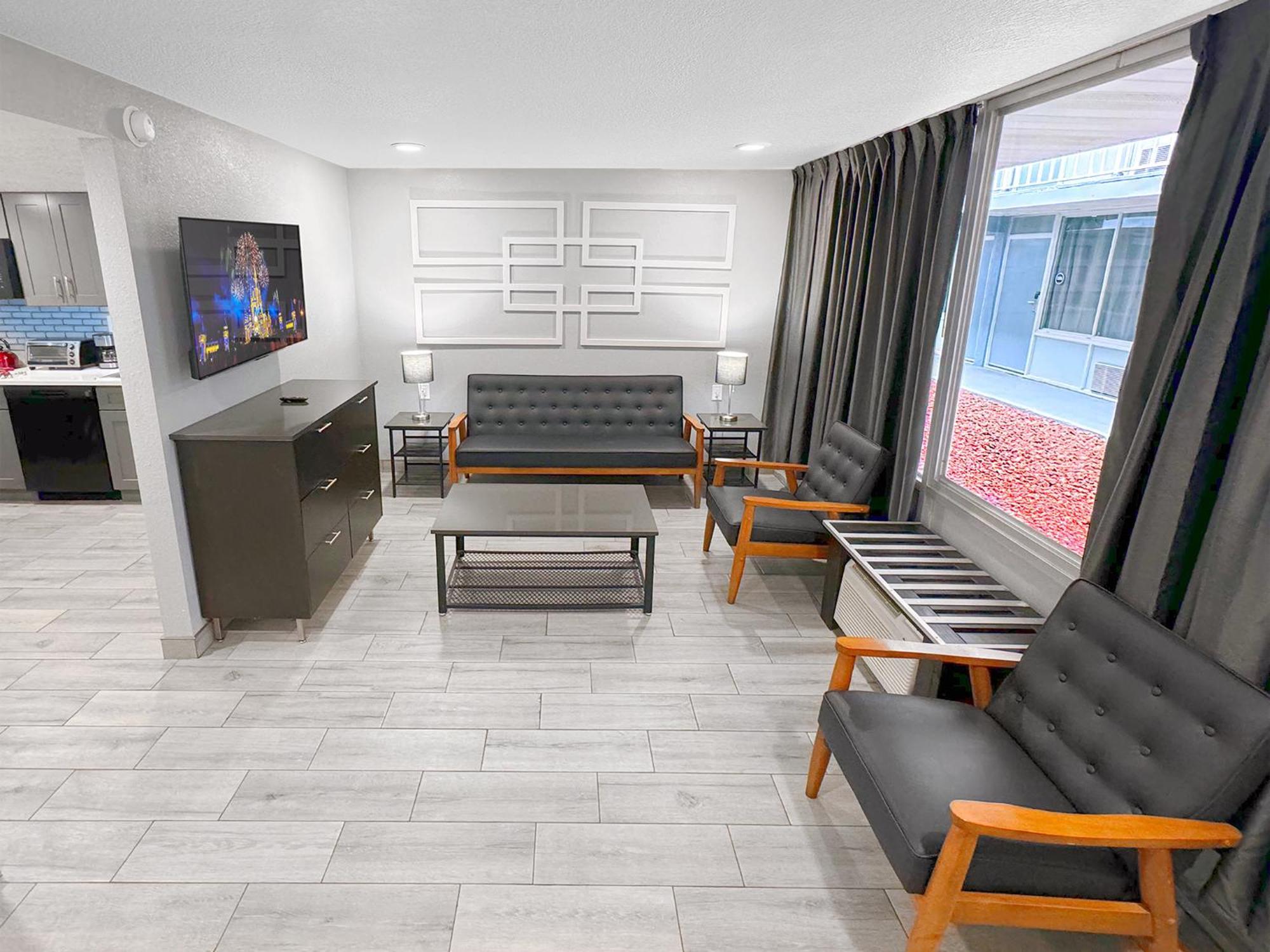 Deluxe Suite