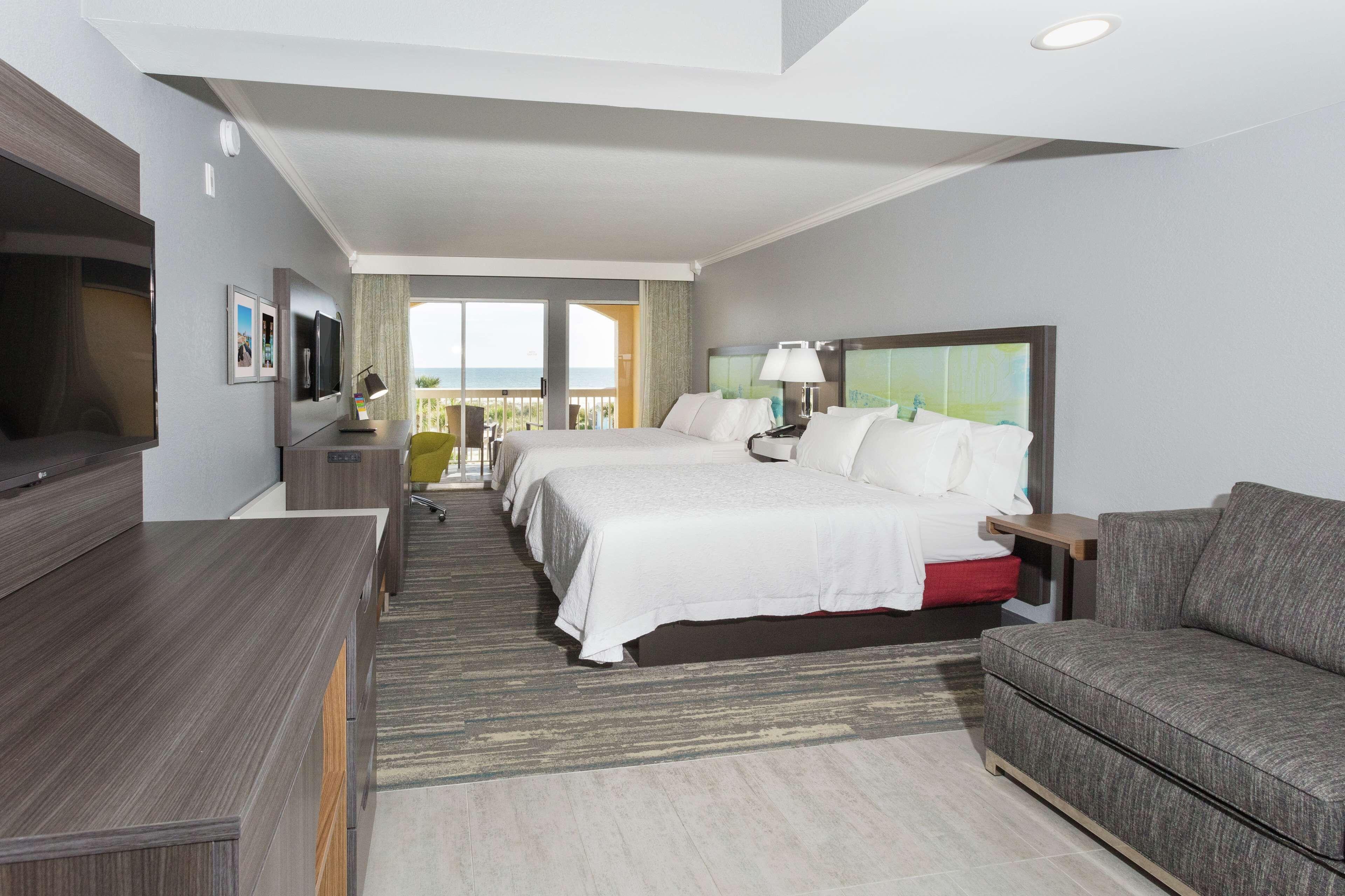 Queen Suite Pool View