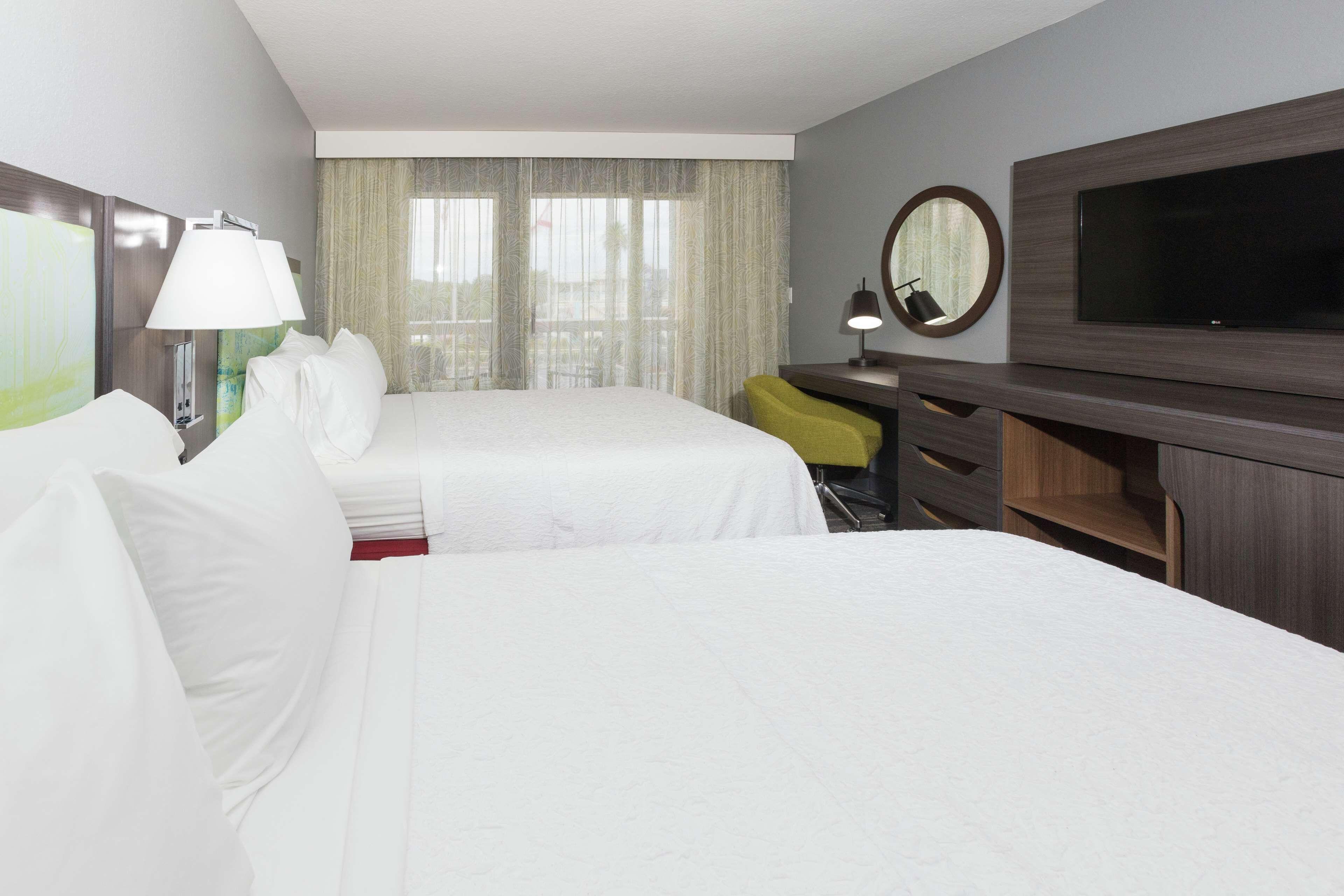 Queen Room Two Queen Beds City View Non-Smoking