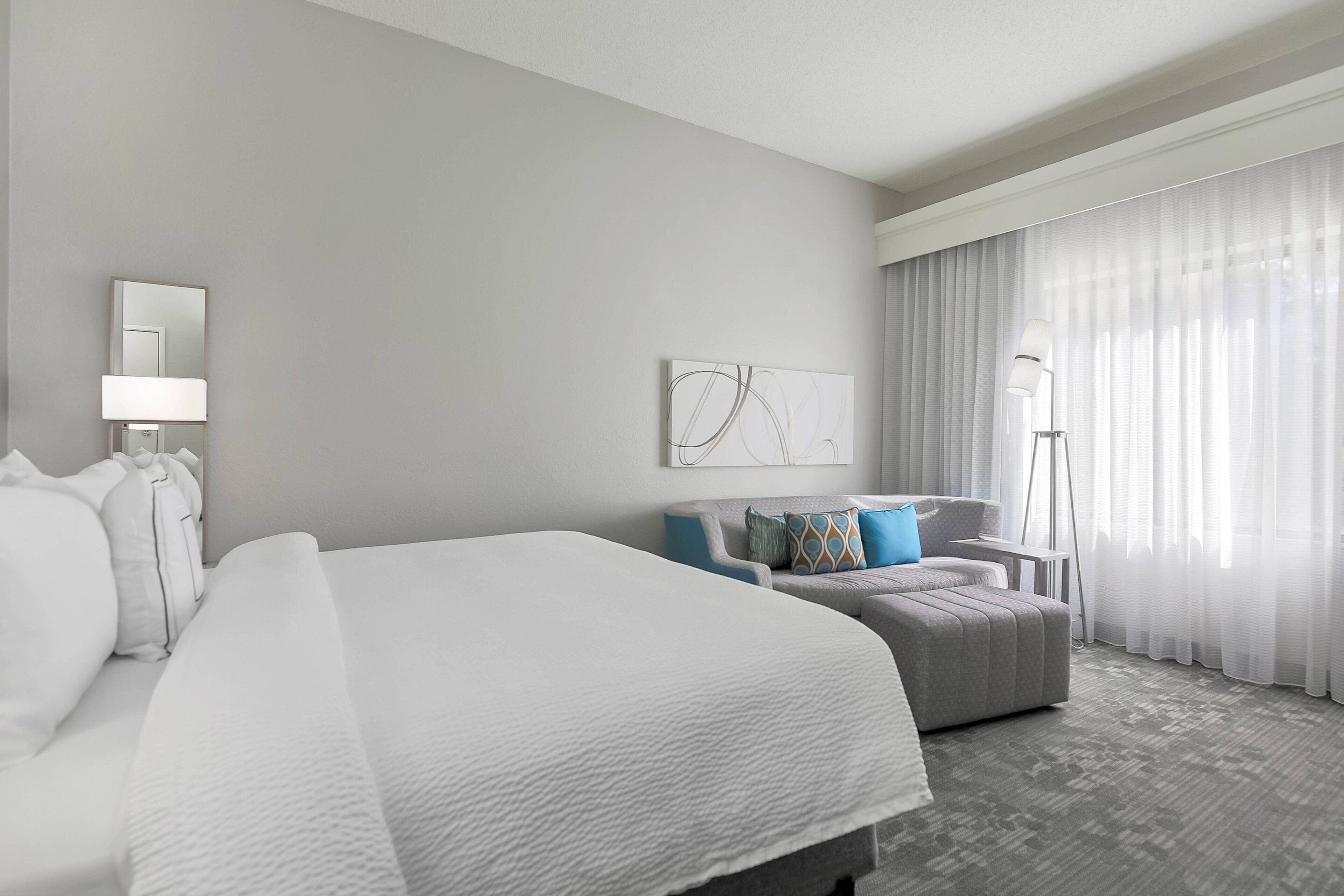 King Room Bathtub Mobility Access or Hearing Accessible