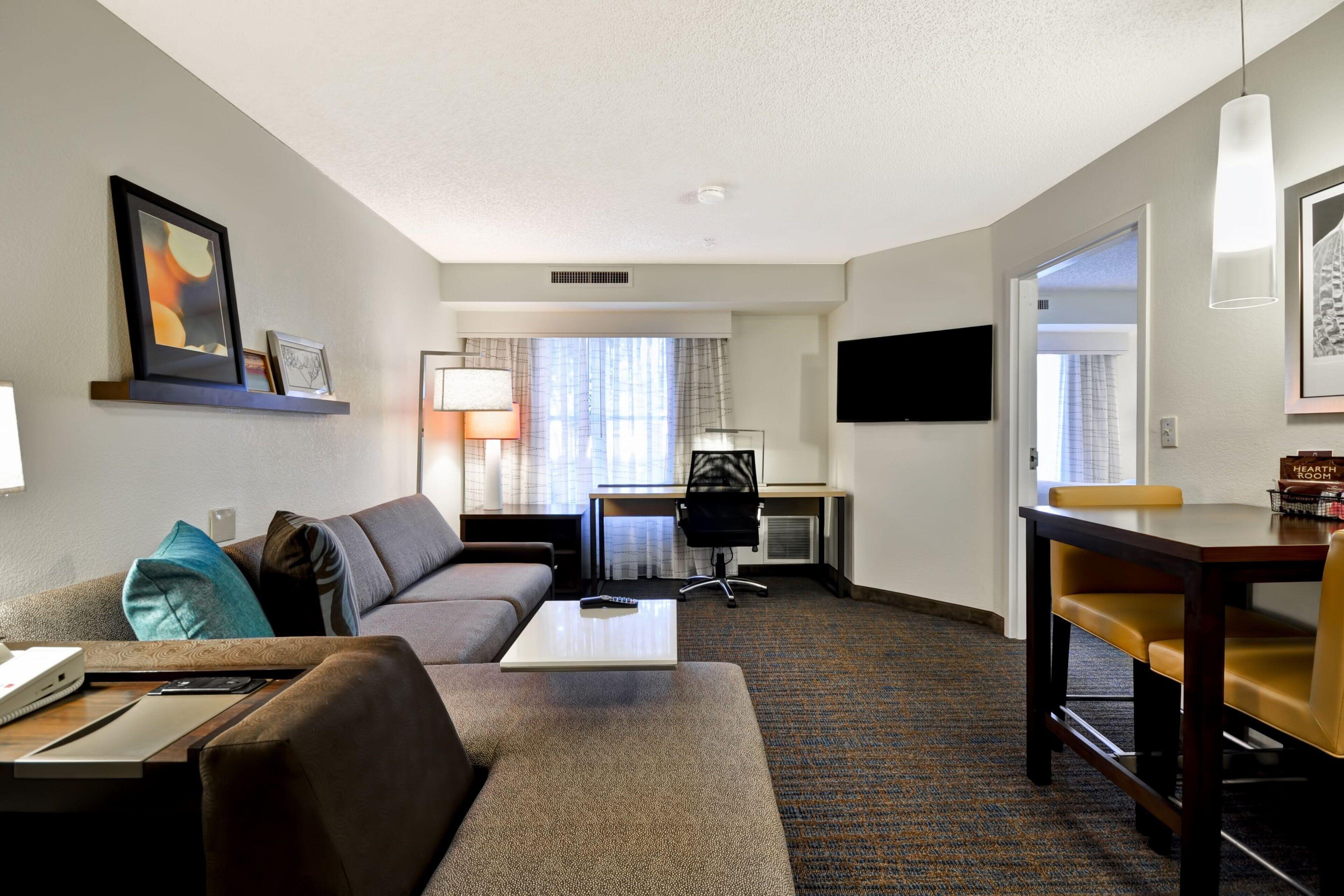One-Bedroom Queen Suite Sofa Bed