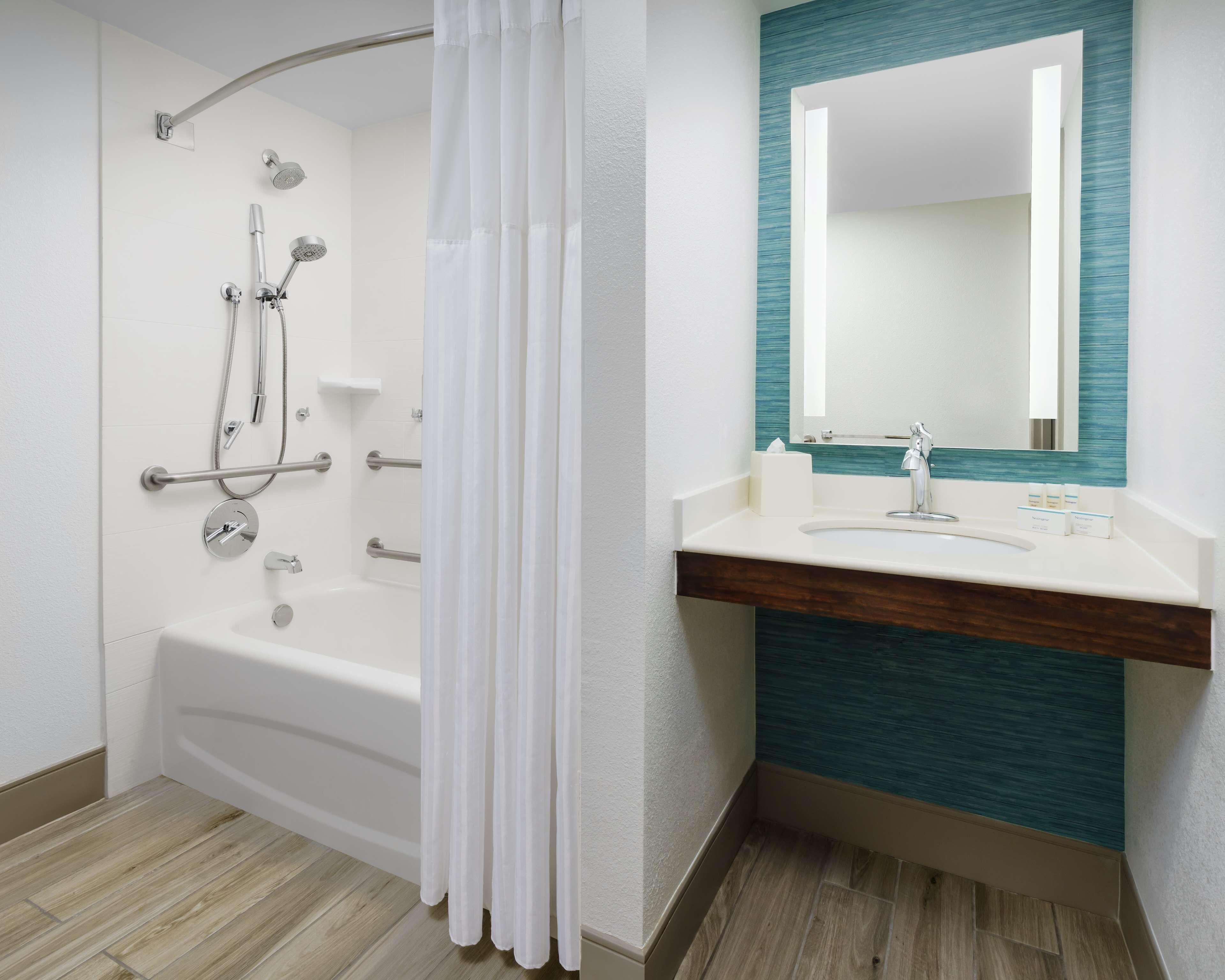 King Room Tub Mobility Hearing Access