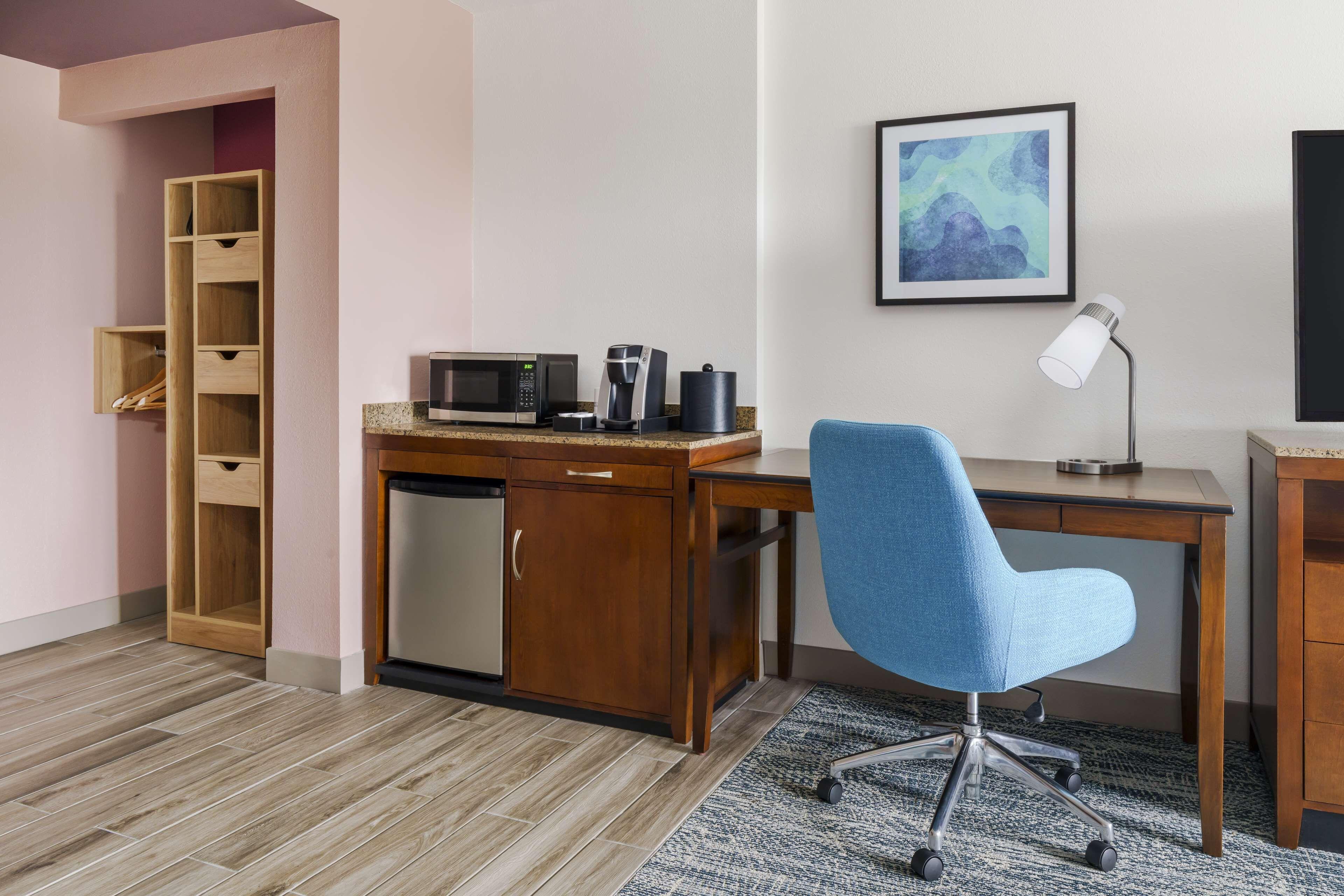 King Room Tub Mobility Hearing Access