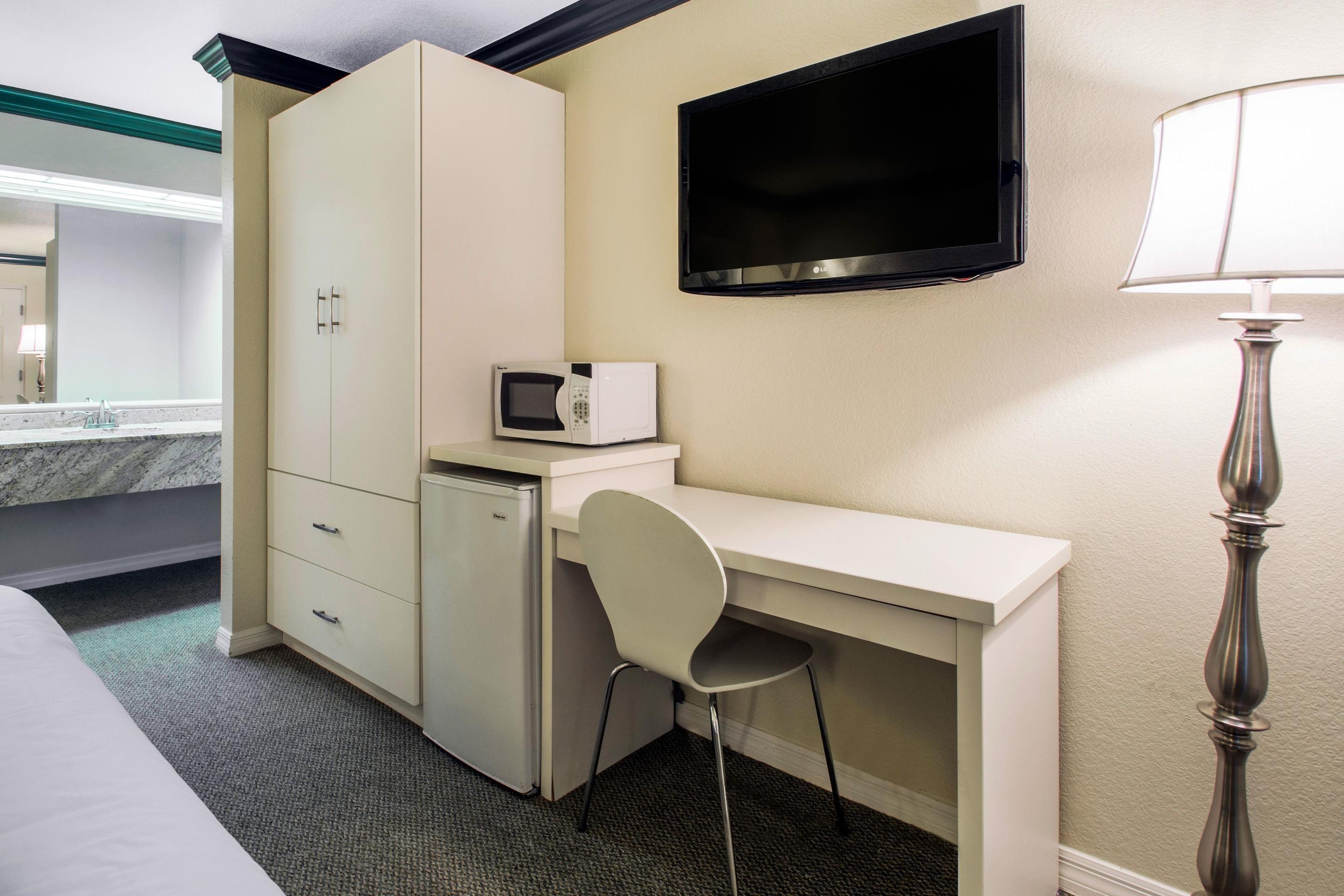 King Room Accessible or Non-Smoking