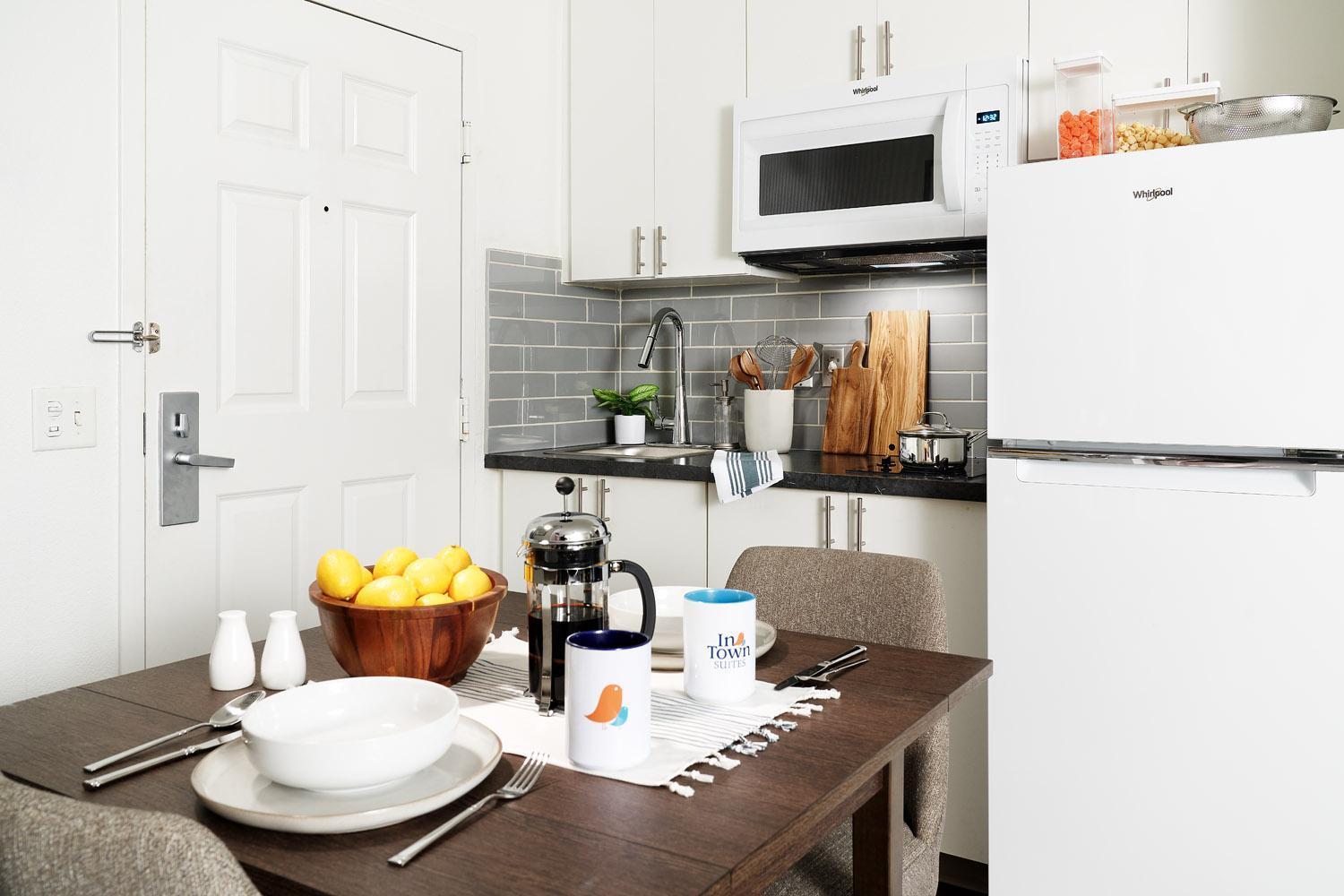 Premium Fully Renovated 1 Queen Bed w or 1 Sofa w or Kitchen
