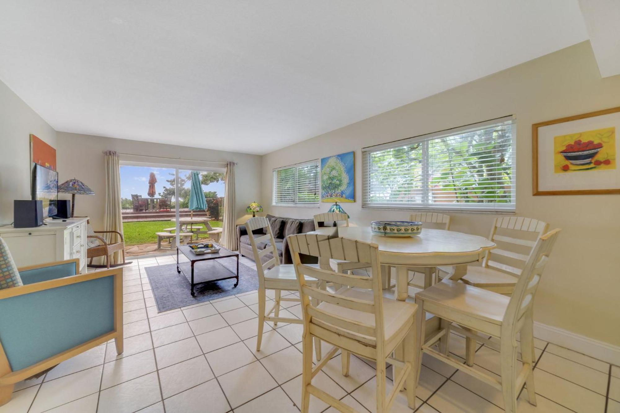 Two-Bedroom King Apartment Oceanfront View