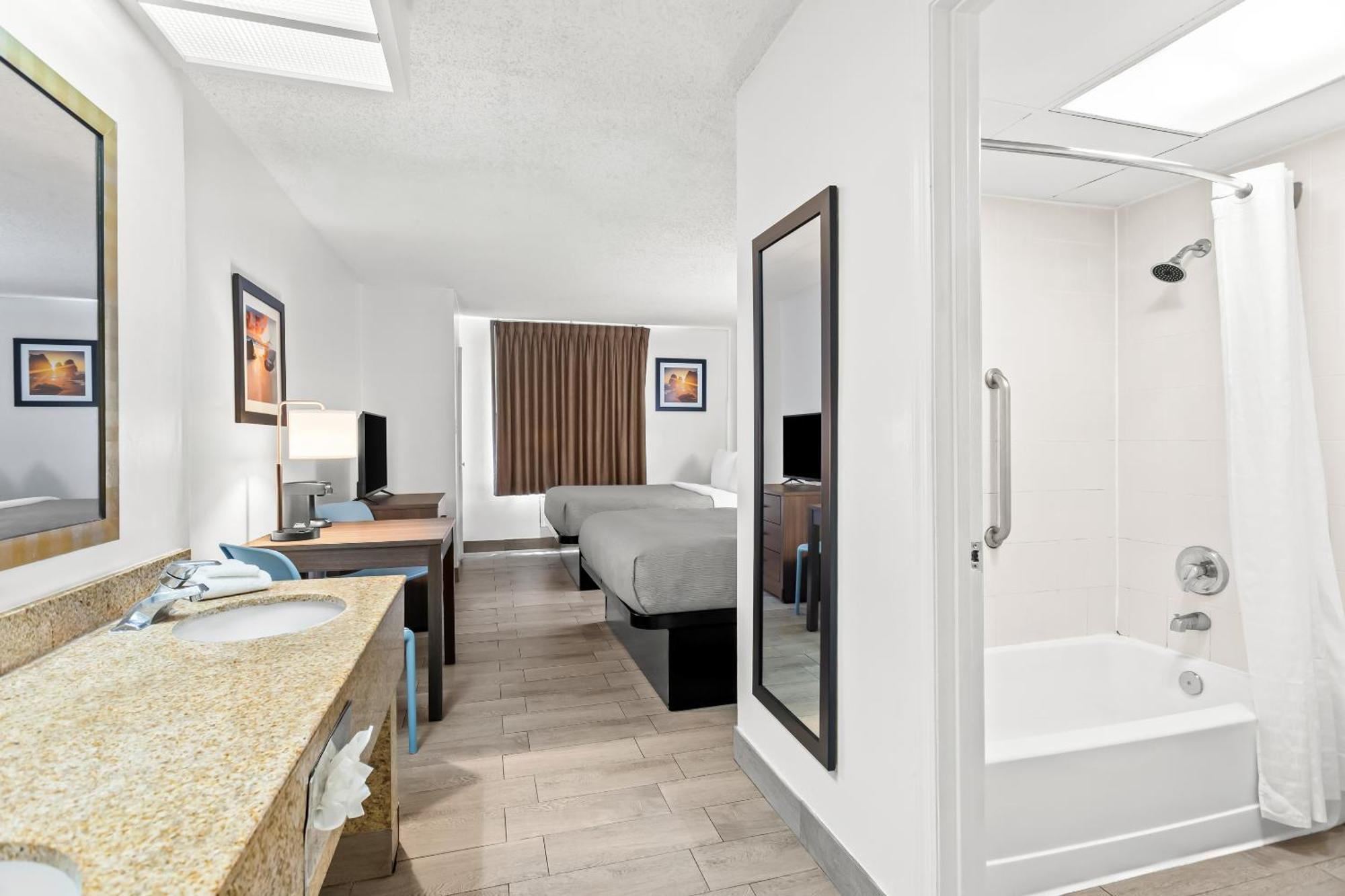 Queen Suite with Two Queen Beds - Non Smoking