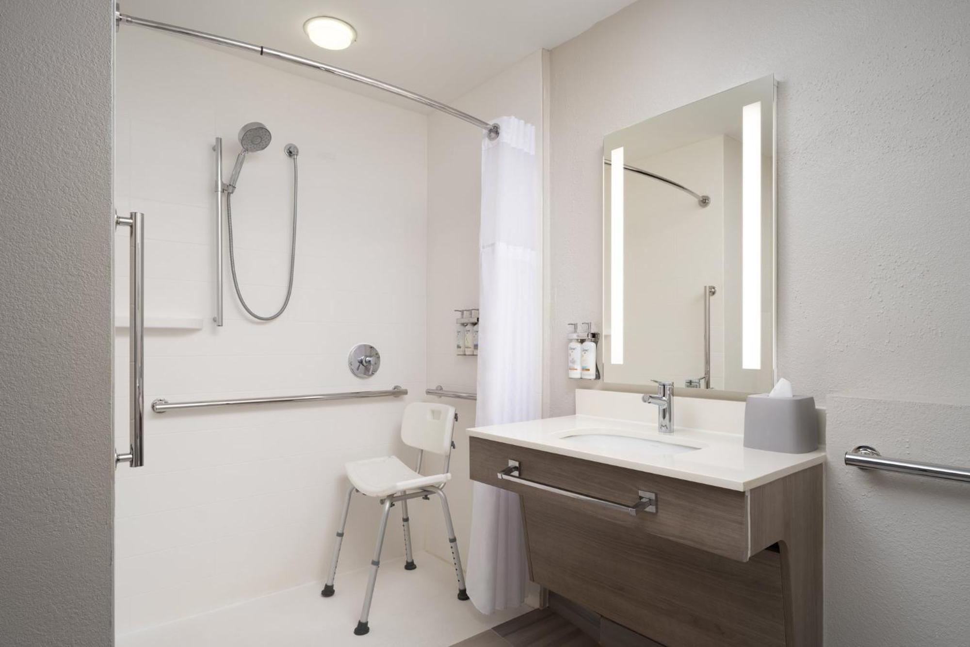 King Room Mobility Access or Roll Shower Non-Smoking,1730041799:JPEG