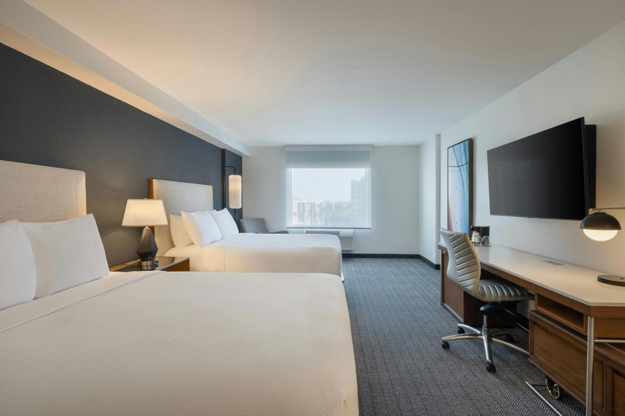 Queen Room Two Queen Beds City View