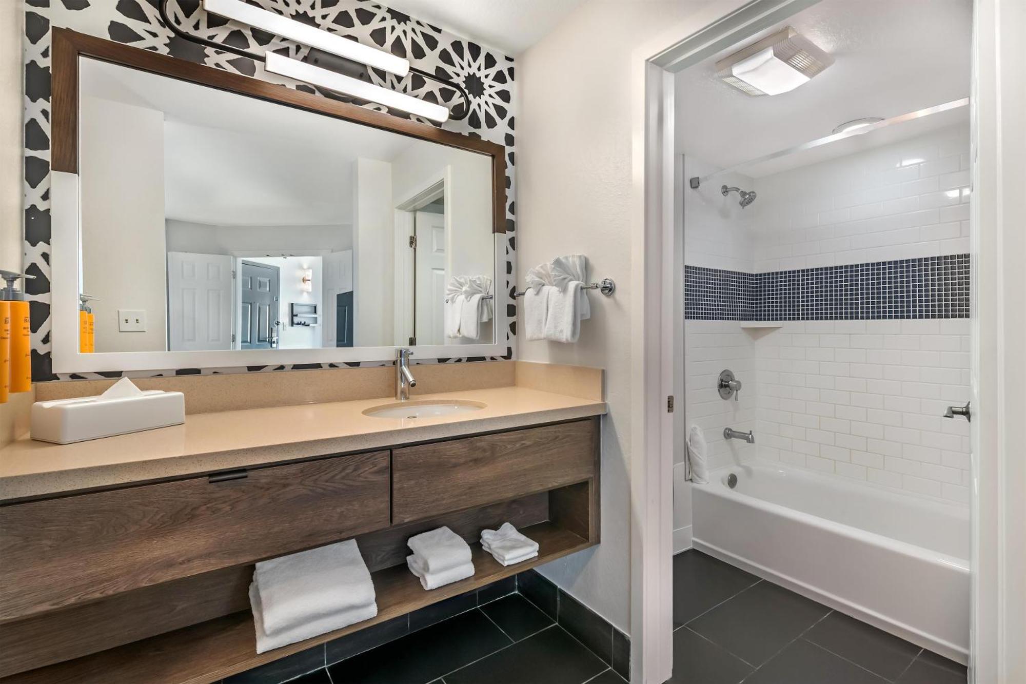 One Bedroom King Suite