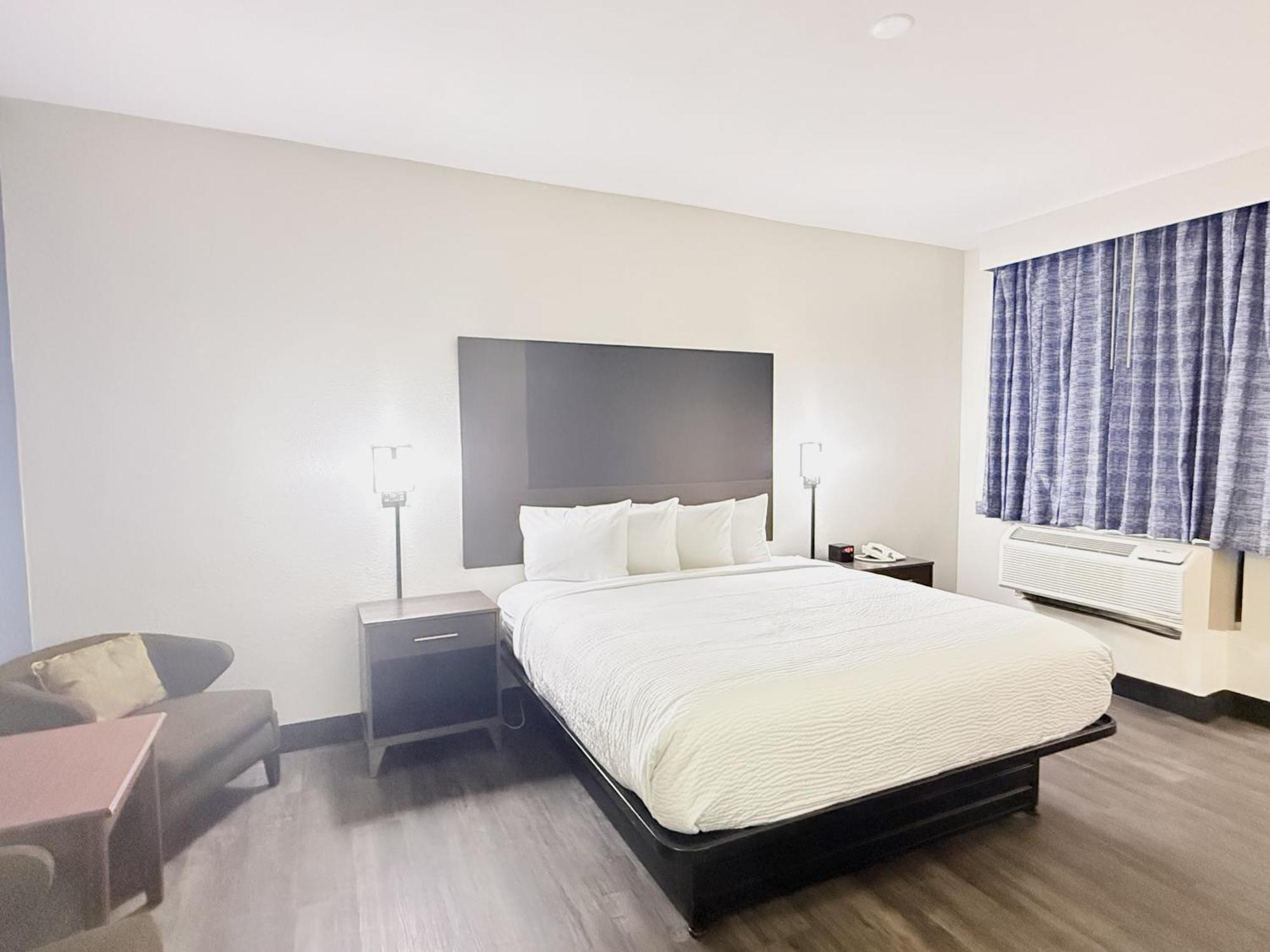 One-Bedroom King Suite, Non-Smoking
