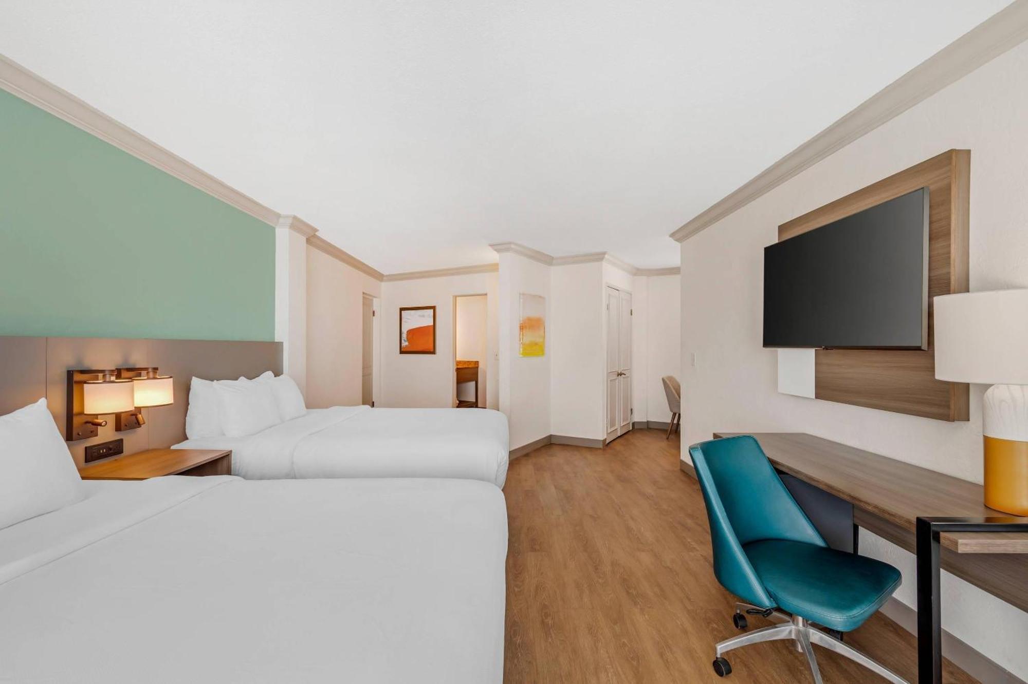 Efficiency Queen Room Two Queen Beds Non-Smoking