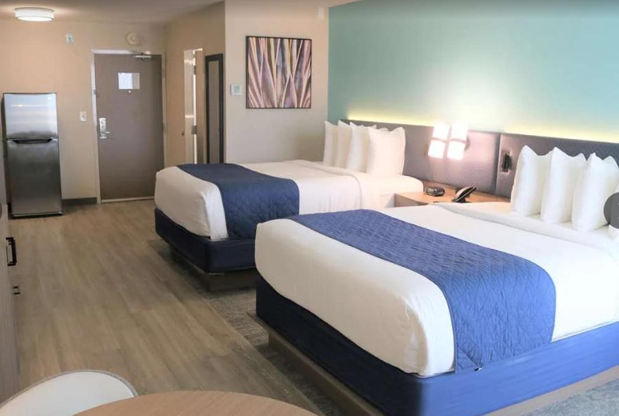 Queen Room Two Queen Beds City View Non-Smoking