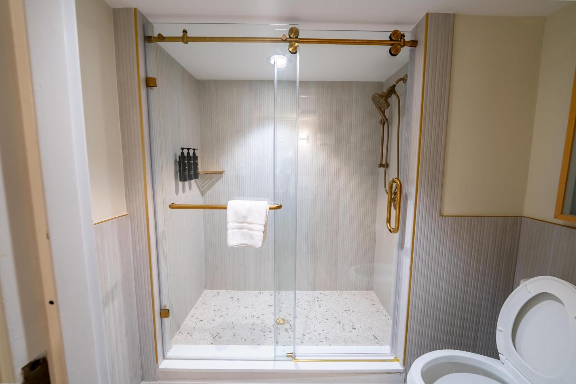 King Room with Balcony and Partial Ocean View,1742835591:JPEG