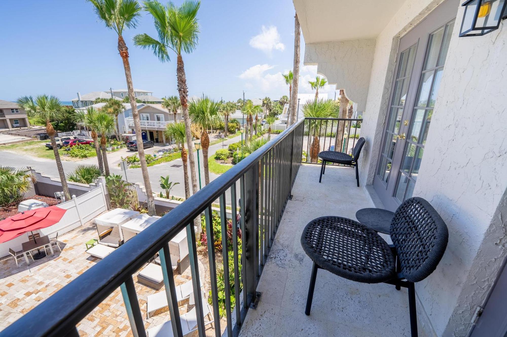 One-Bedroom King Suite Balcony Partial Ocean View